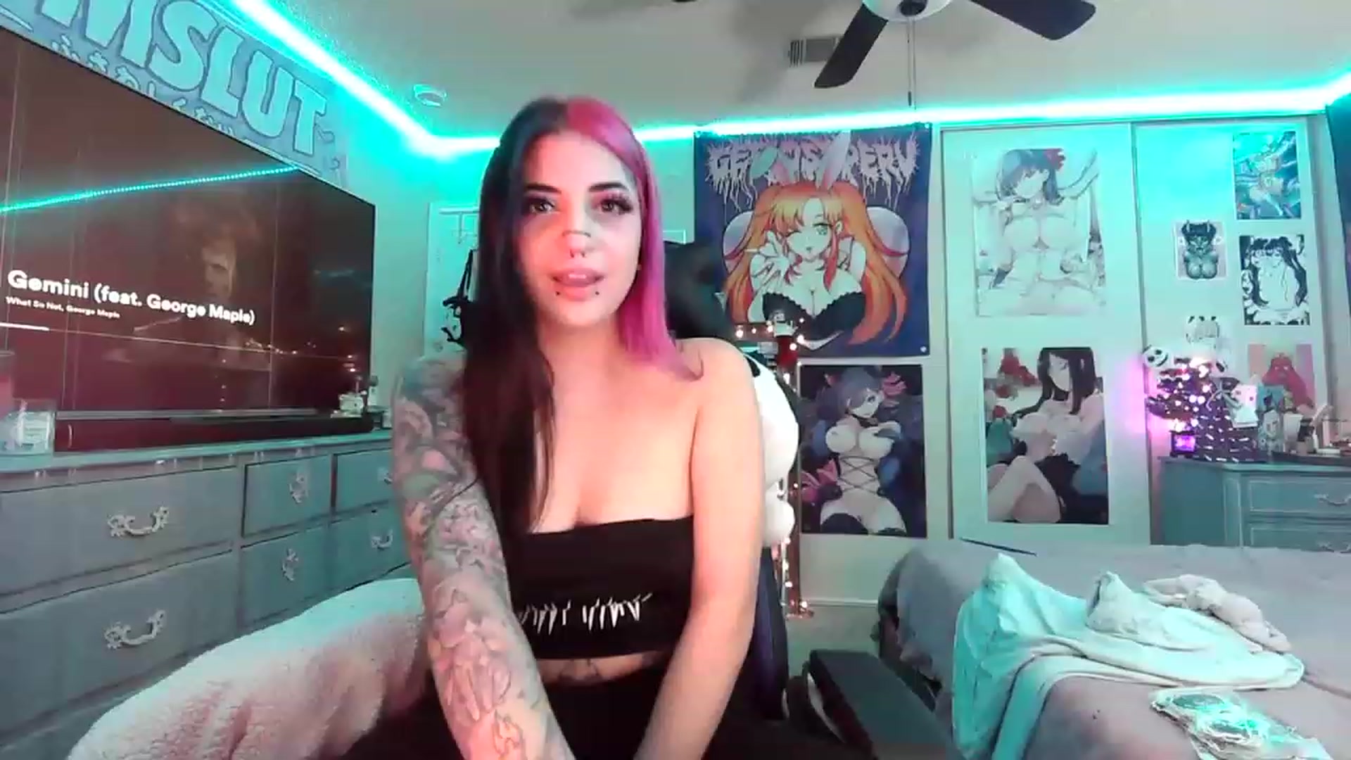 Gallery image thumbnail from Sallylyn's myfreecams stream on, 12/27/2022, 06:45 image 11 of 20