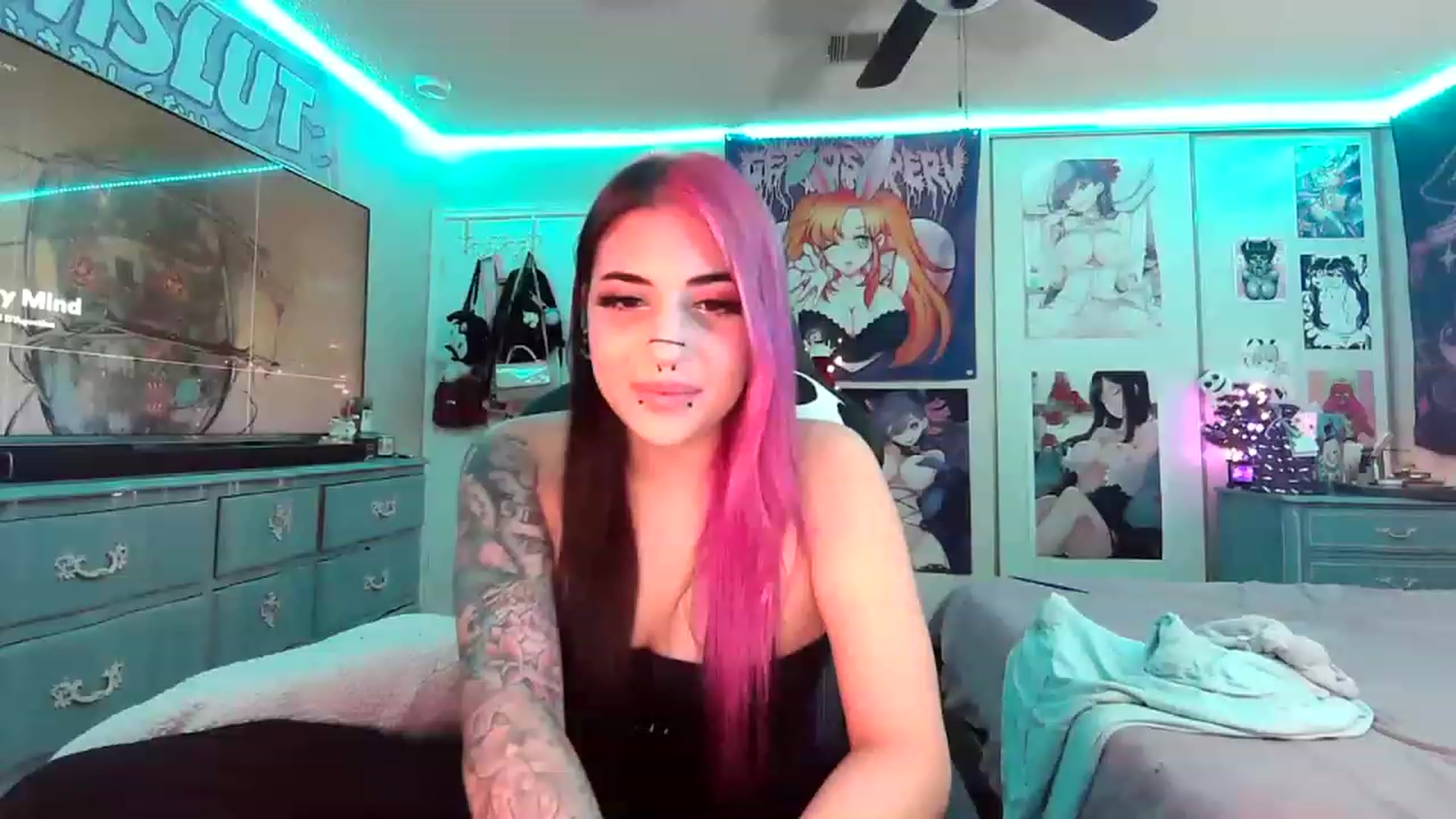Gallery image thumbnail from Sallylyn's myfreecams stream on, 12/27/2022, 06:45 image 6 of 20