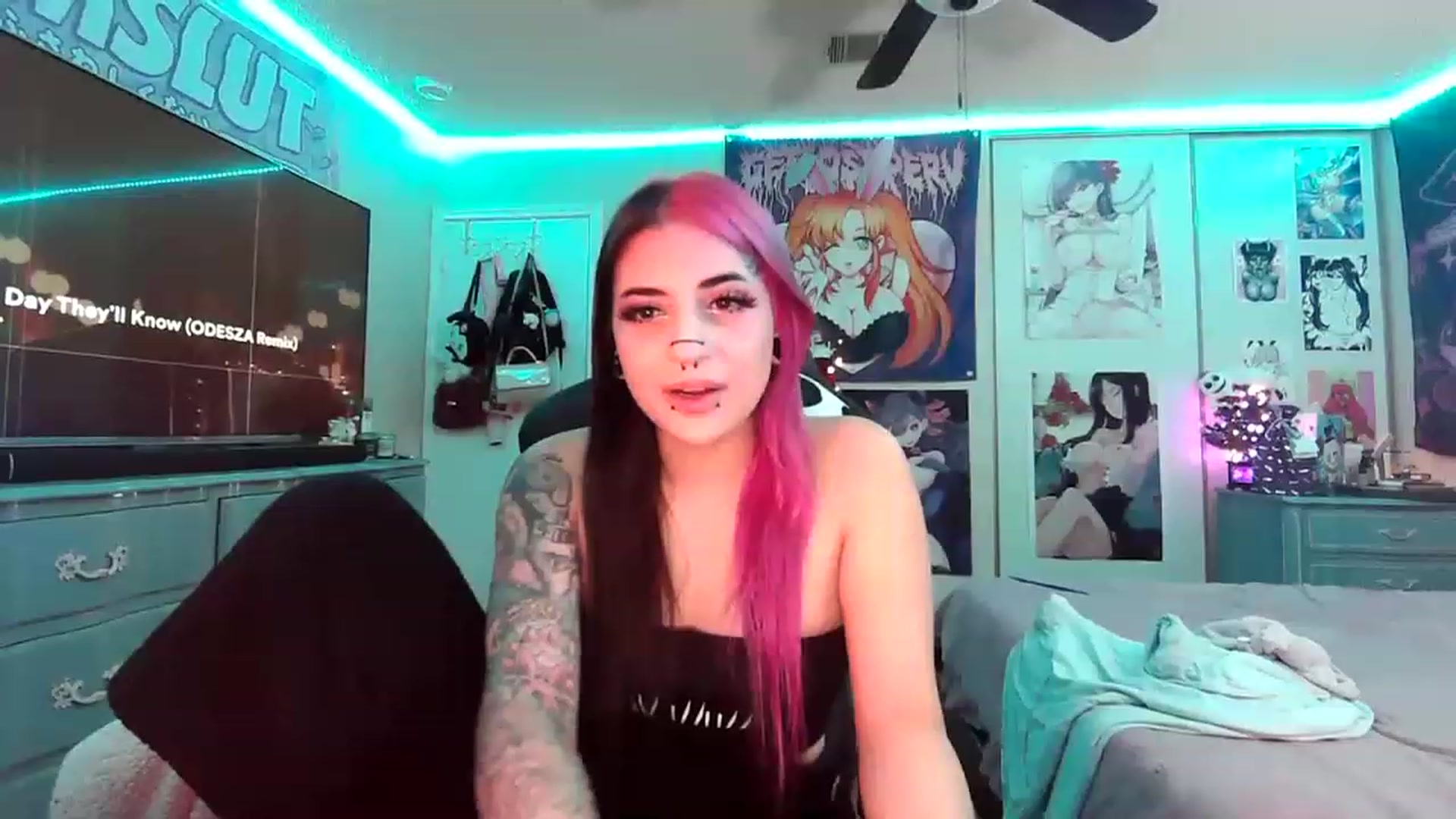Gallery image thumbnail from Sallylyn's myfreecams stream on, 12/27/2022, 06:45 image 3 of 20