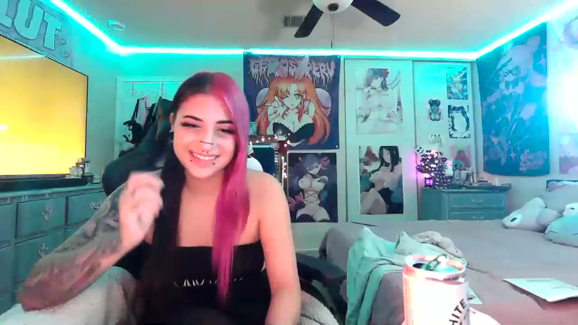 Gallery image thumbnail from Sallylyn's myfreecams stream on, 12/27/2022, 07:30 image 3 of 20
