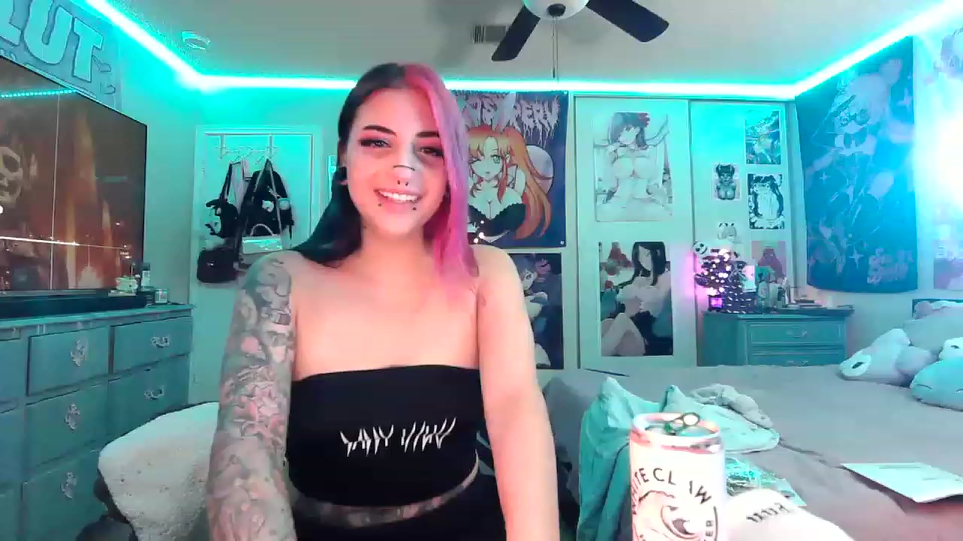 Gallery image thumbnail from Sallylyn's myfreecams stream on, 12/27/2022, 07:30 image 10 of 20