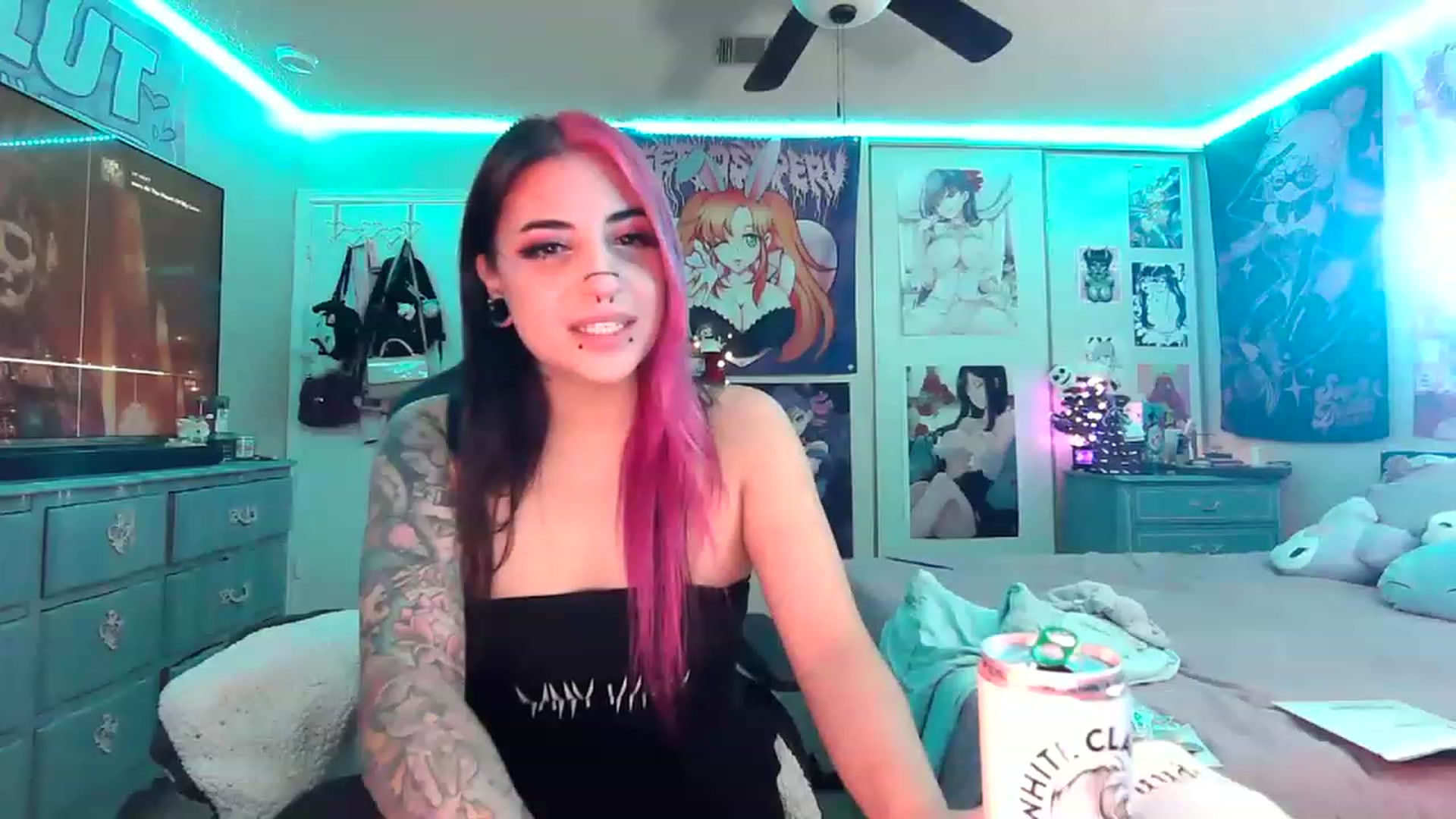 Gallery image thumbnail from Sallylyn's myfreecams stream on, 12/27/2022, 07:30 image 12 of 20