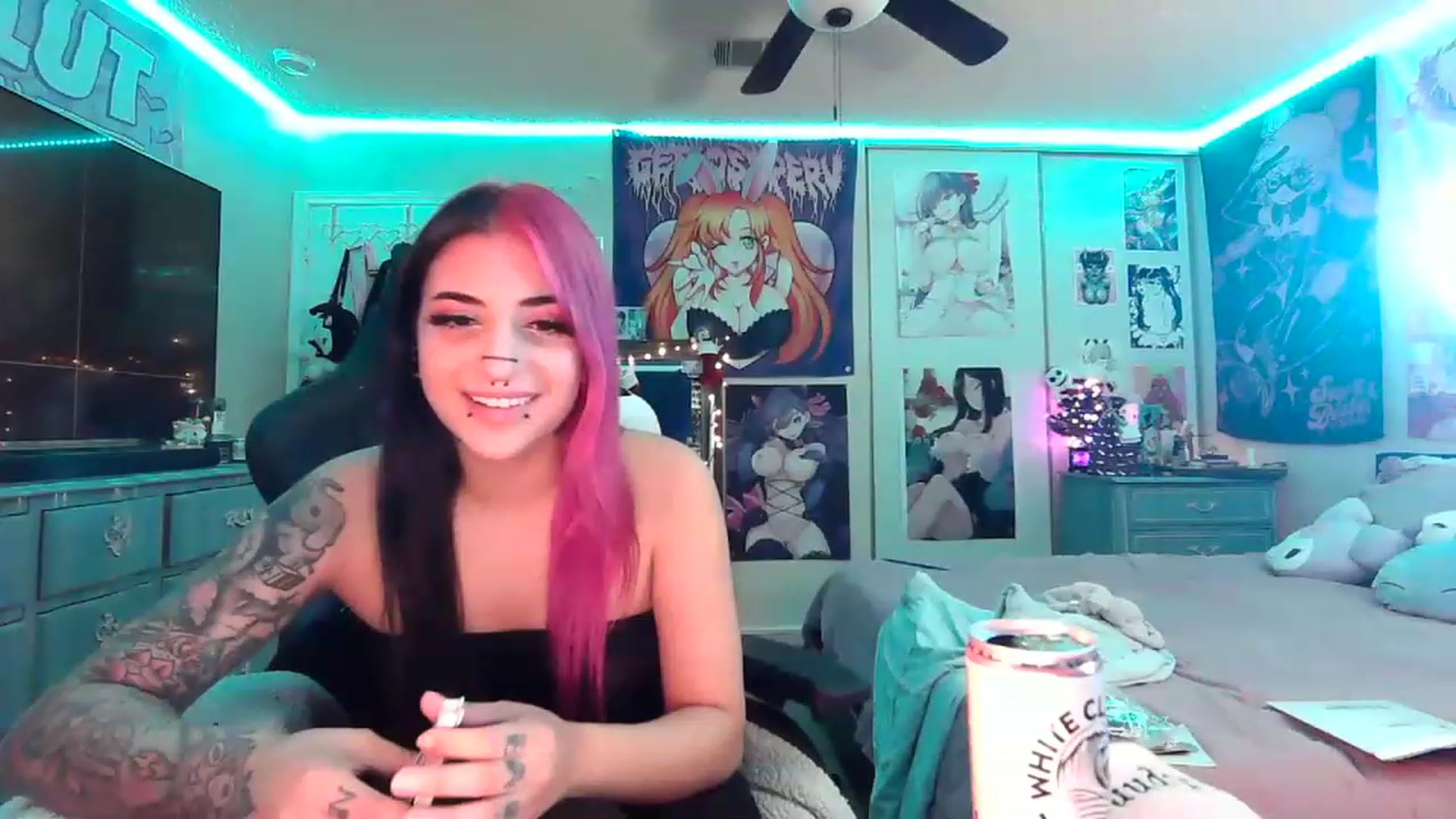 Gallery image thumbnail from Sallylyn's myfreecams stream on, 12/27/2022, 07:30 image 2 of 20