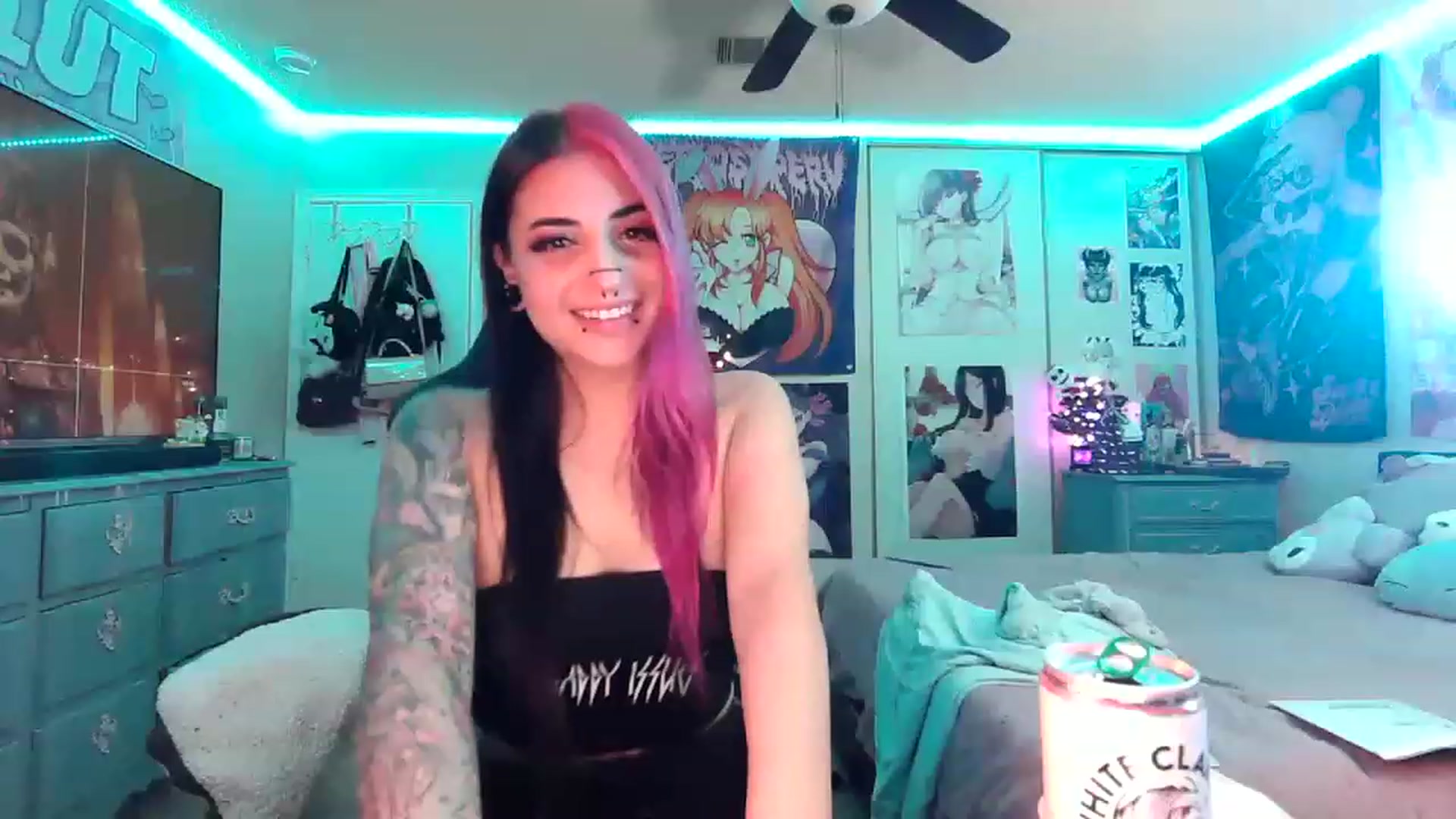 Gallery image thumbnail from Sallylyn's myfreecams stream on, 12/27/2022, 07:30 image 11 of 20