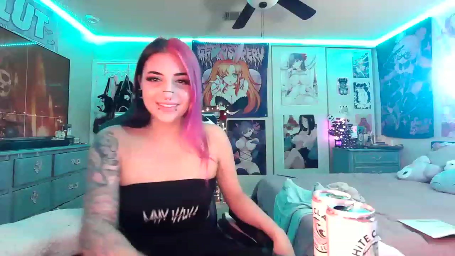 Gallery image thumbnail from Sallylyn's myfreecams stream on, 12/27/2022, 07:30 image 5 of 20