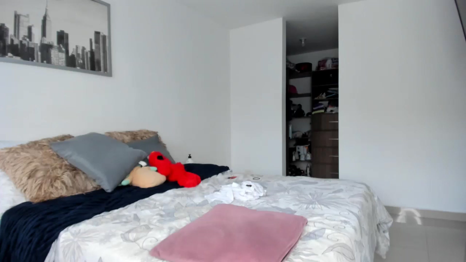 Gallery image thumbnail from Salogarces's myfreecams stream on, 11/22/2022, 21:39 image 12 of 20