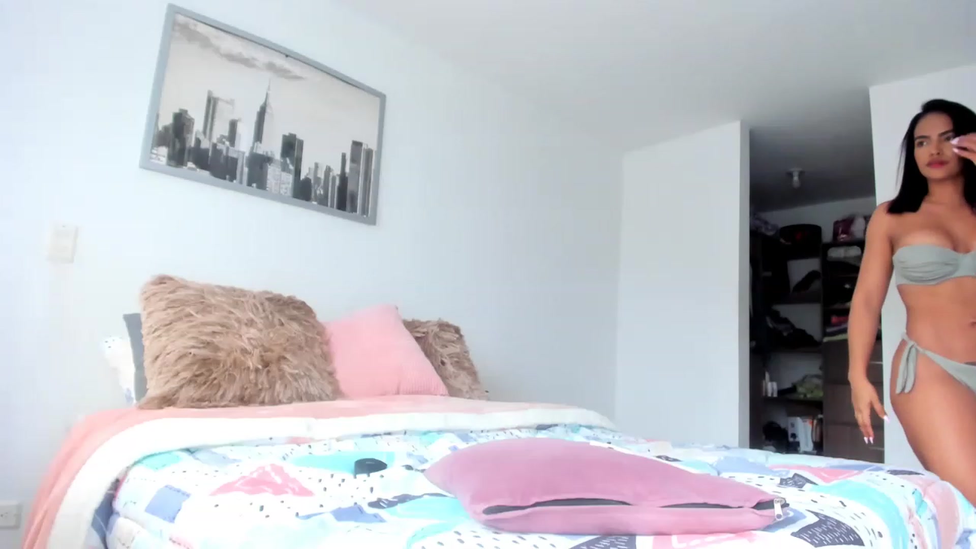 Gallery image thumbnail from Salogarces's myfreecams stream on, 11/28/2022, 19:49 image 5 of 20