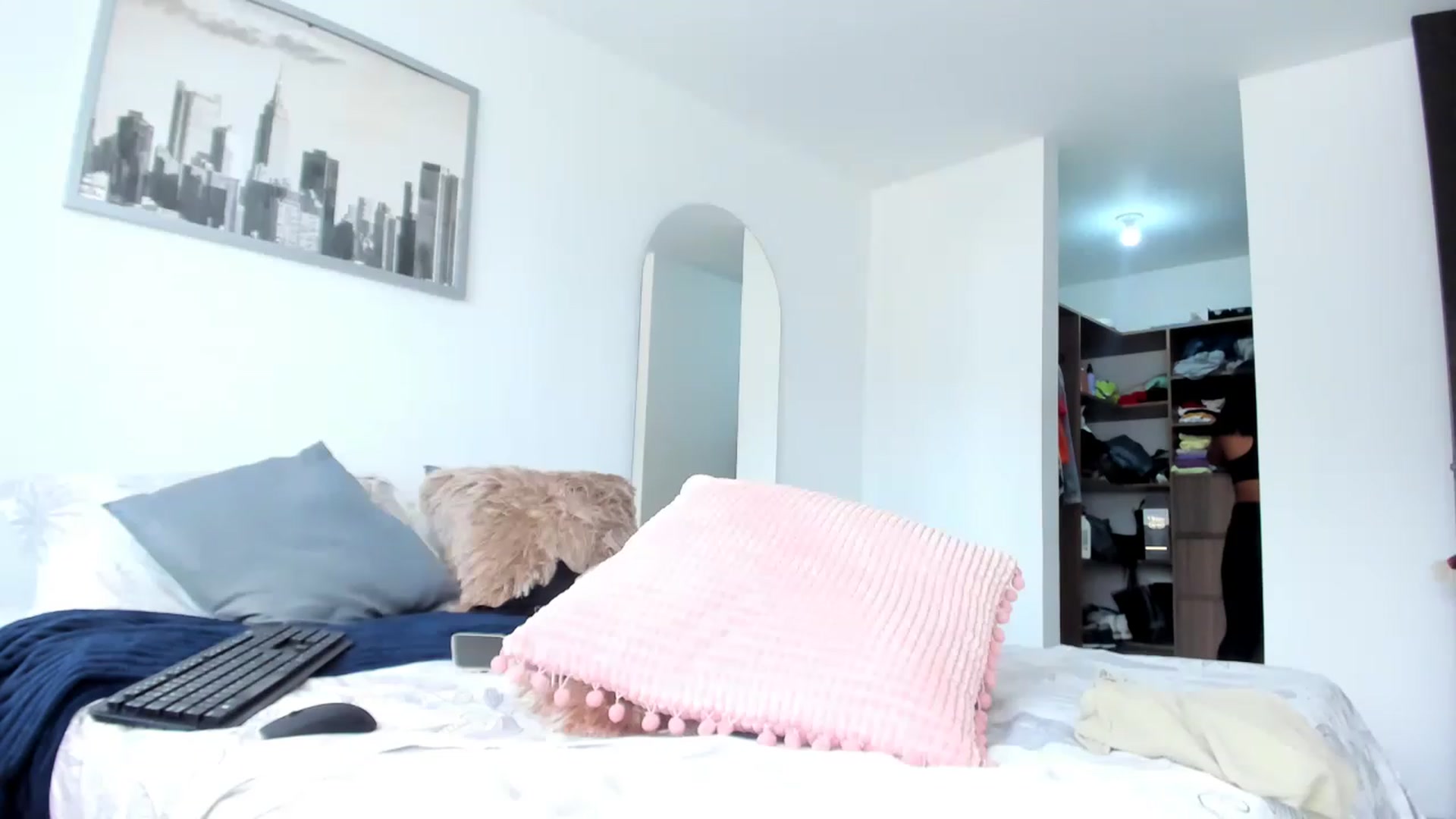 Gallery image thumbnail from Salogarces's myfreecams stream on, 12/22/2022, 20:11 image 15 of 20