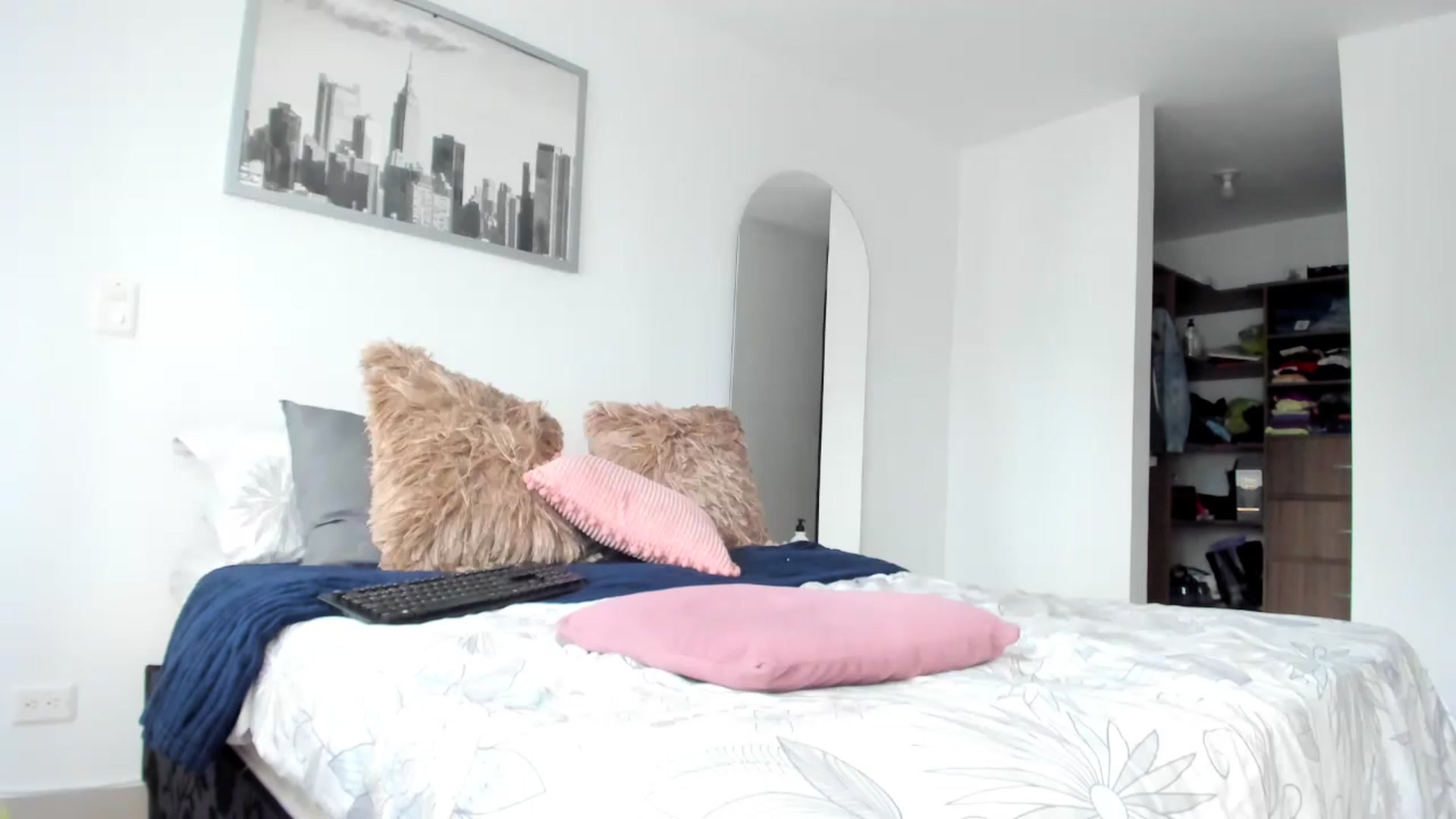 Gallery image thumbnail from Salogarces's myfreecams stream on, 12/26/2022, 20:23 image 13 of 20