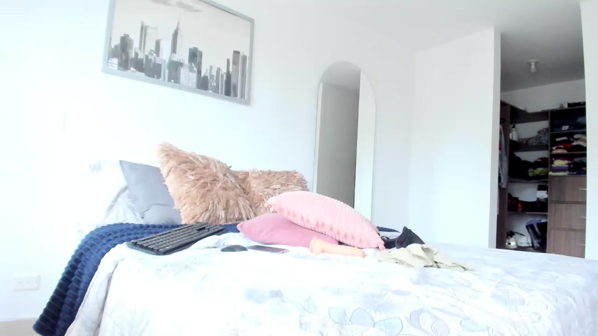 Gallery image thumbnail from Salogarces's myfreecams stream on, 12/27/2022, 15:49 image 6 of 20