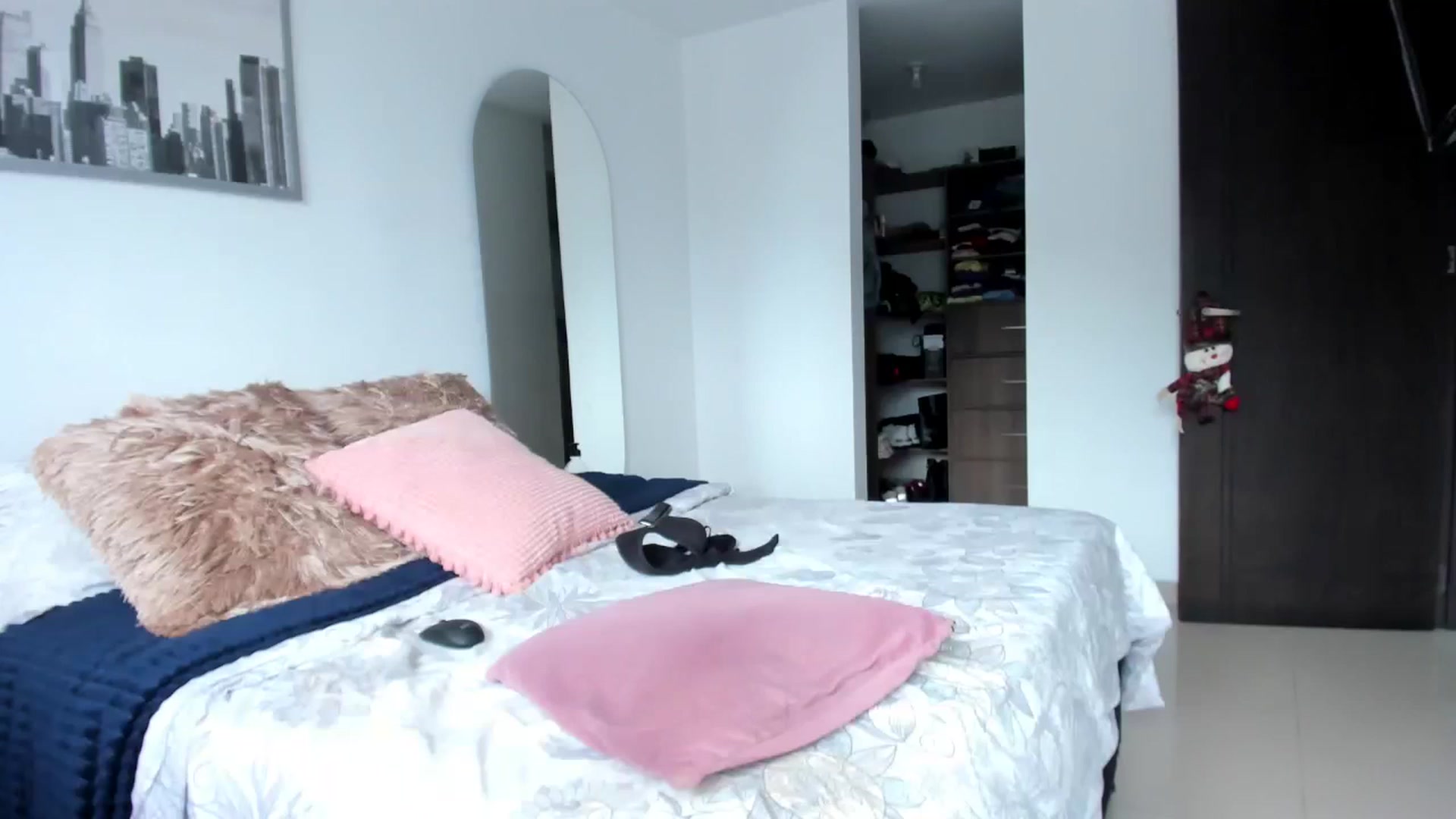 Gallery image thumbnail from Salogarces's myfreecams stream on, 12/31/2022, 15:34 image 18 of 20