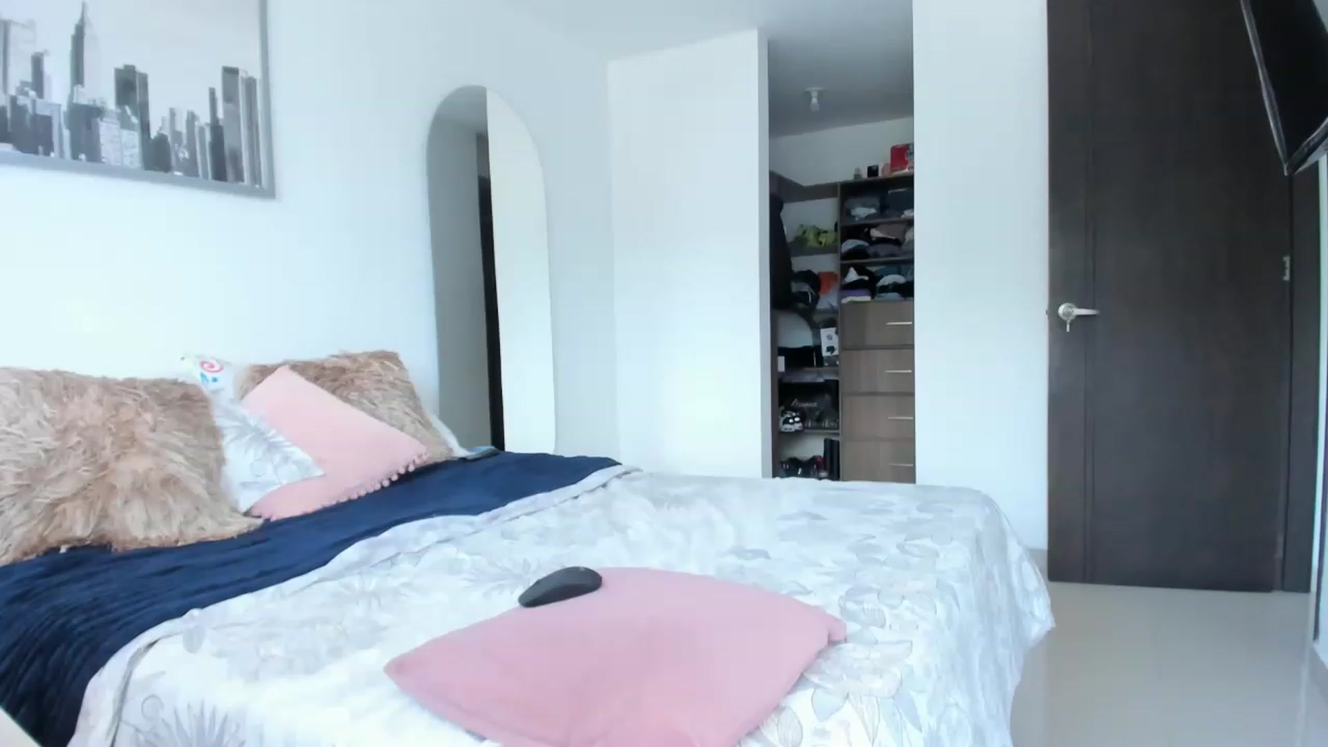 Gallery image thumbnail from Salogarces's myfreecams stream on, 02/01/2023, 19:56 image 8 of 20