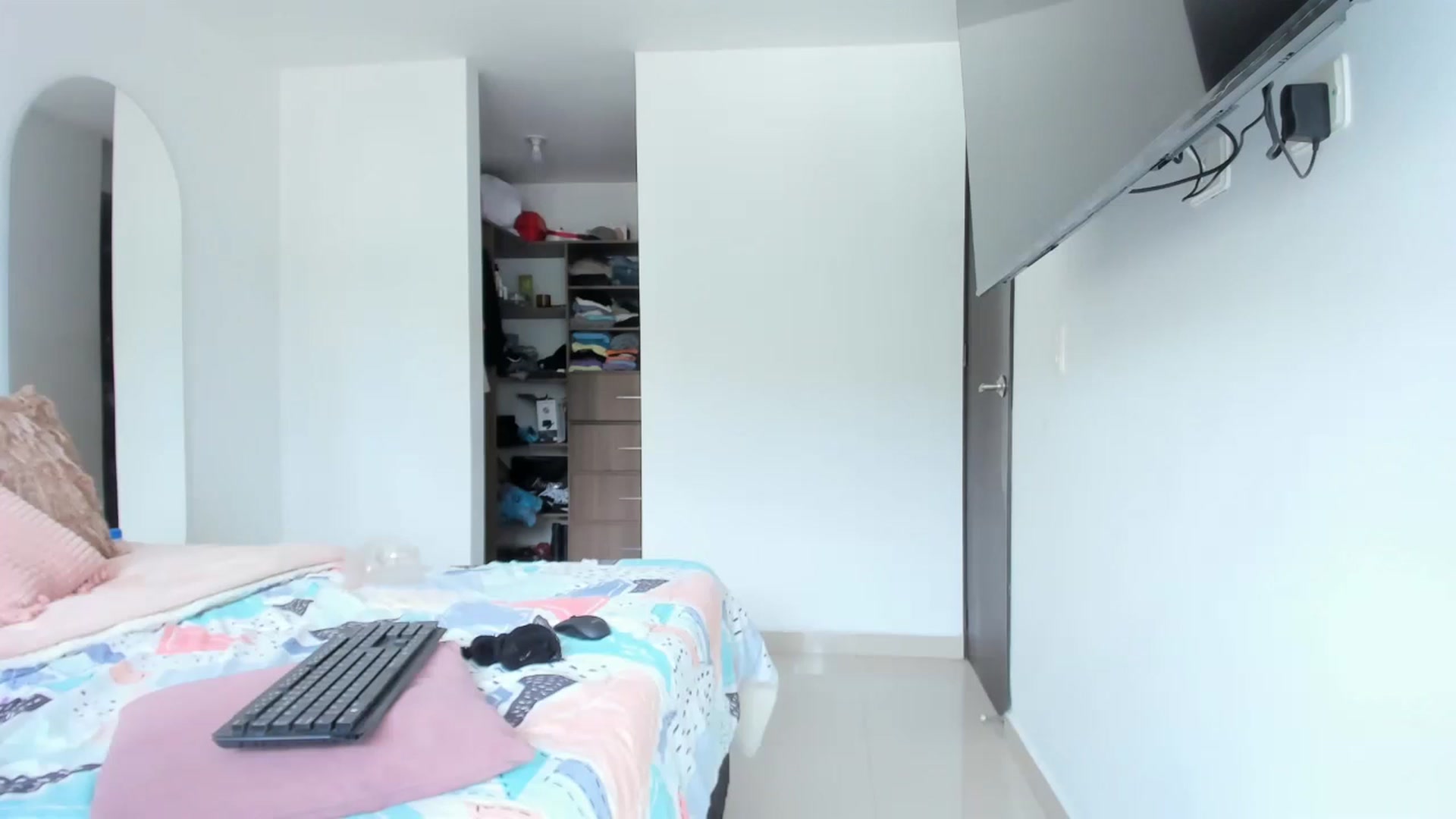 Gallery image thumbnail from Salogarces's myfreecams stream on, 03/17/2023, 18:40 image 19 of 20