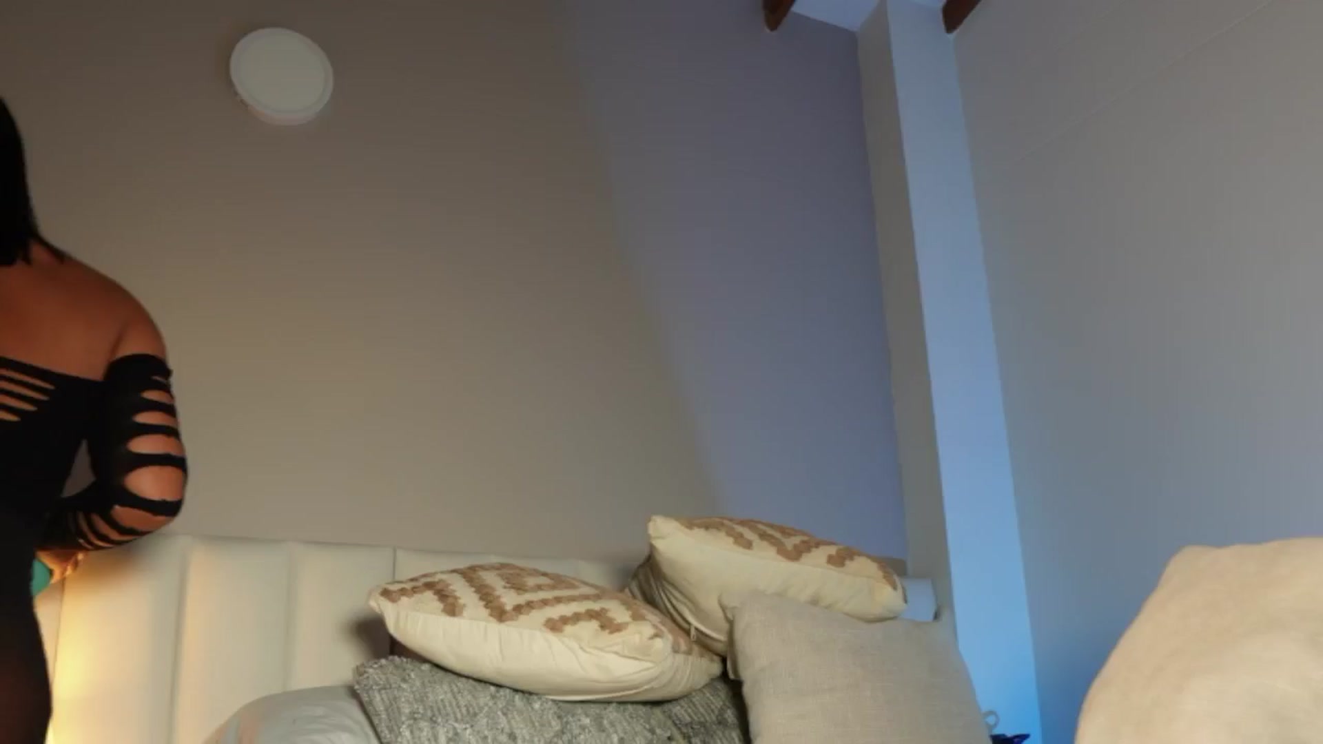 Gallery image thumbnail from Salogarces's myfreecams stream on, 05/19/2025, 21:20 image 2 of 20