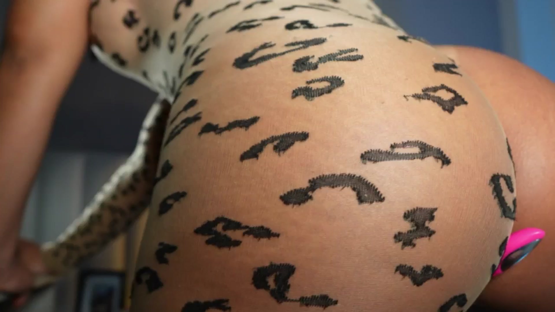 Gallery image thumbnail from Salogarces's myfreecams stream on, 06/19/2025, 20:42 image 16 of 20