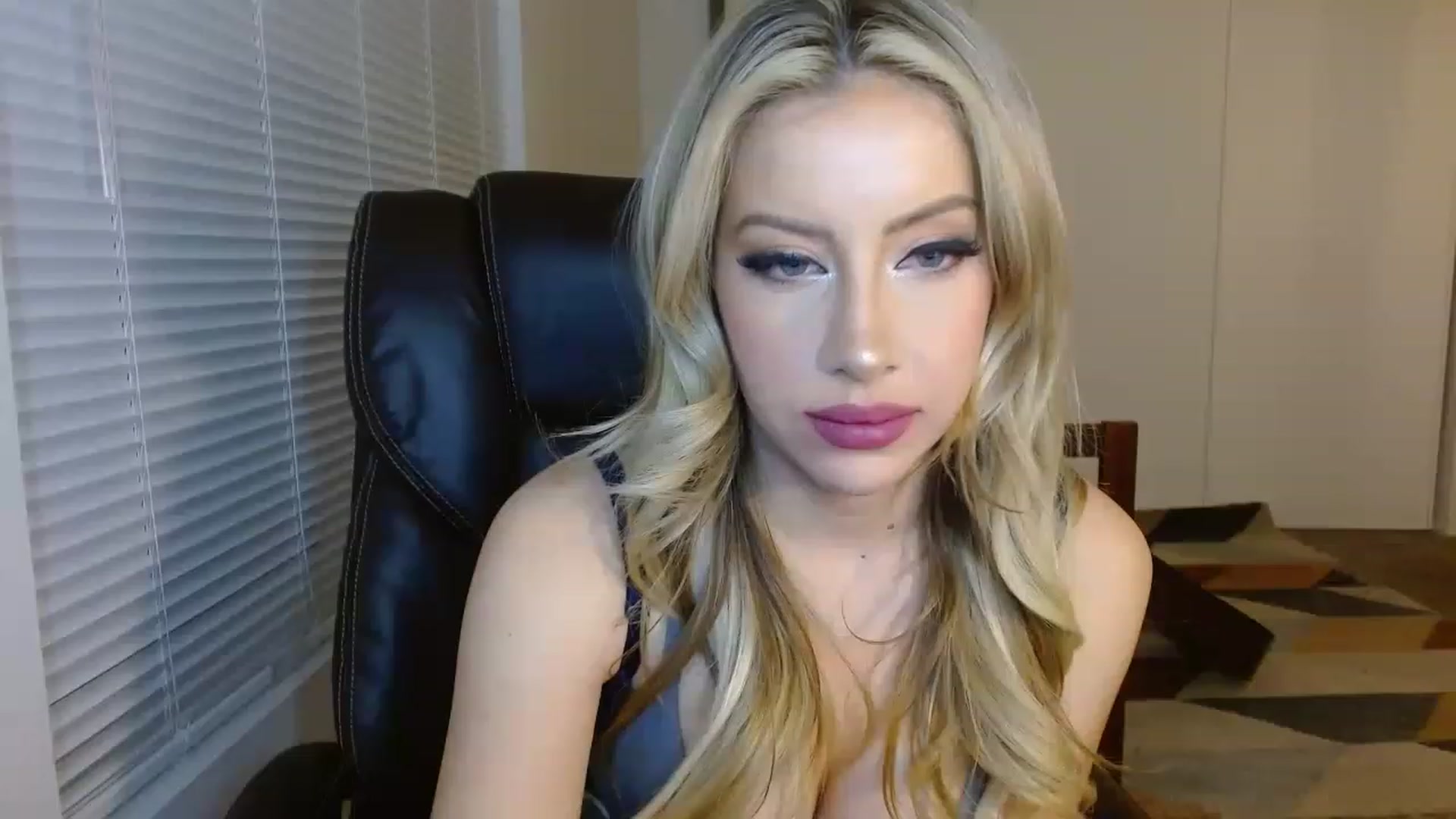 Gallery image thumbnail from SamIvery's myfreecams stream on, 11/15/2022, 07:50 image 9 of 20