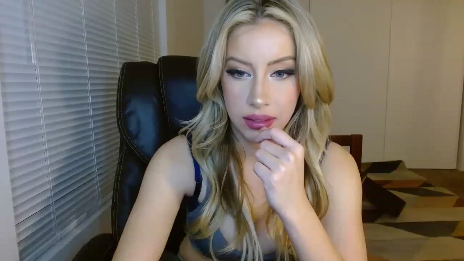 Gallery image thumbnail from SamIvery's myfreecams stream on, 11/15/2022, 07:50 image 1 of 20