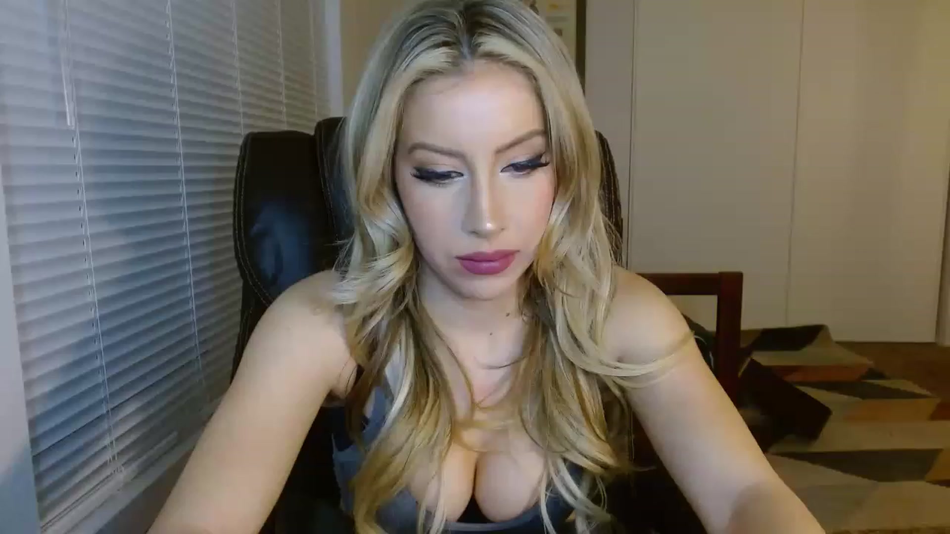 Gallery image thumbnail from SamIvery's myfreecams stream on, 11/15/2022, 07:50 image 6 of 20