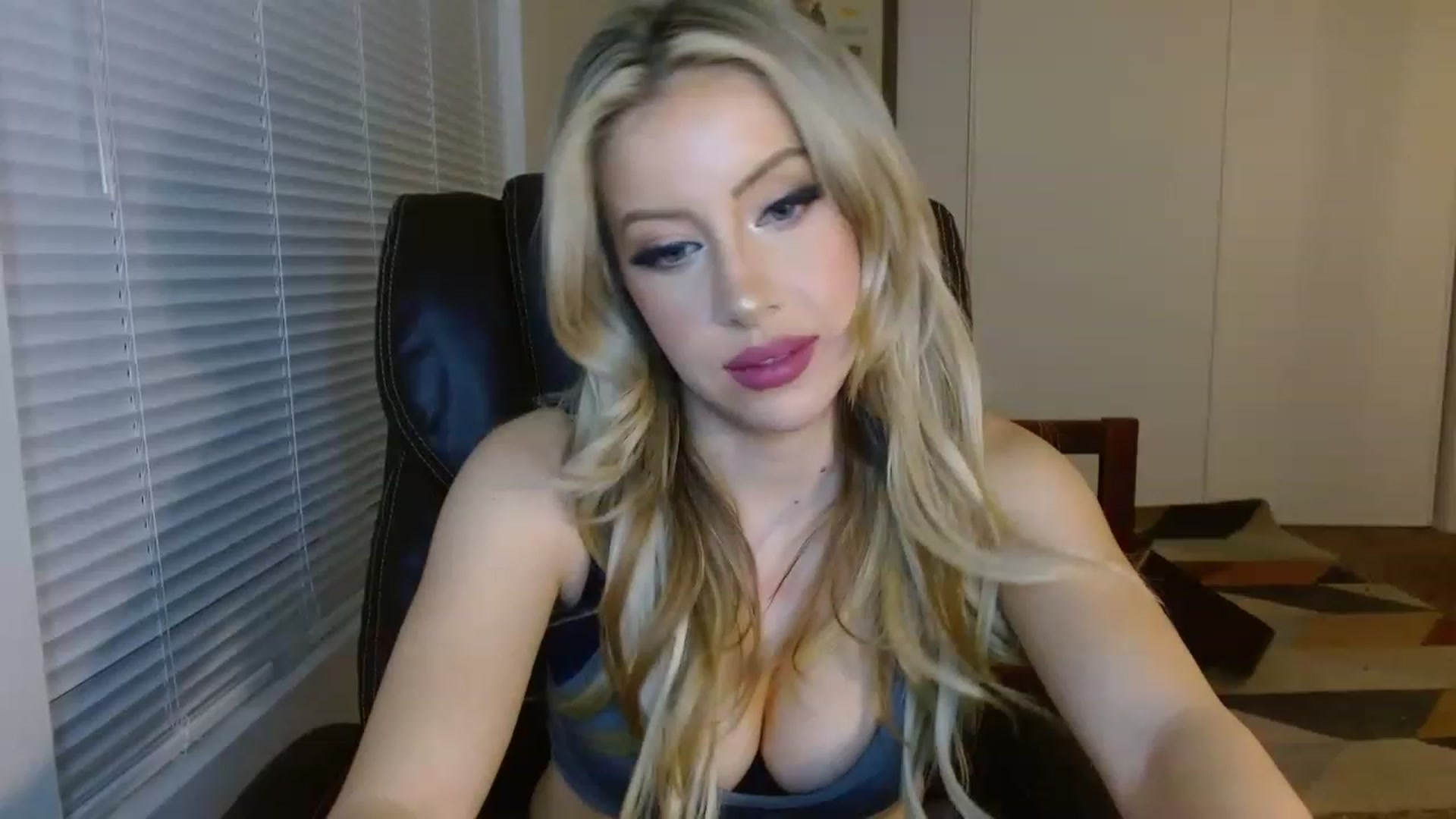 Gallery image thumbnail from SamIvery's myfreecams stream on, 11/15/2022, 07:50 image 4 of 20