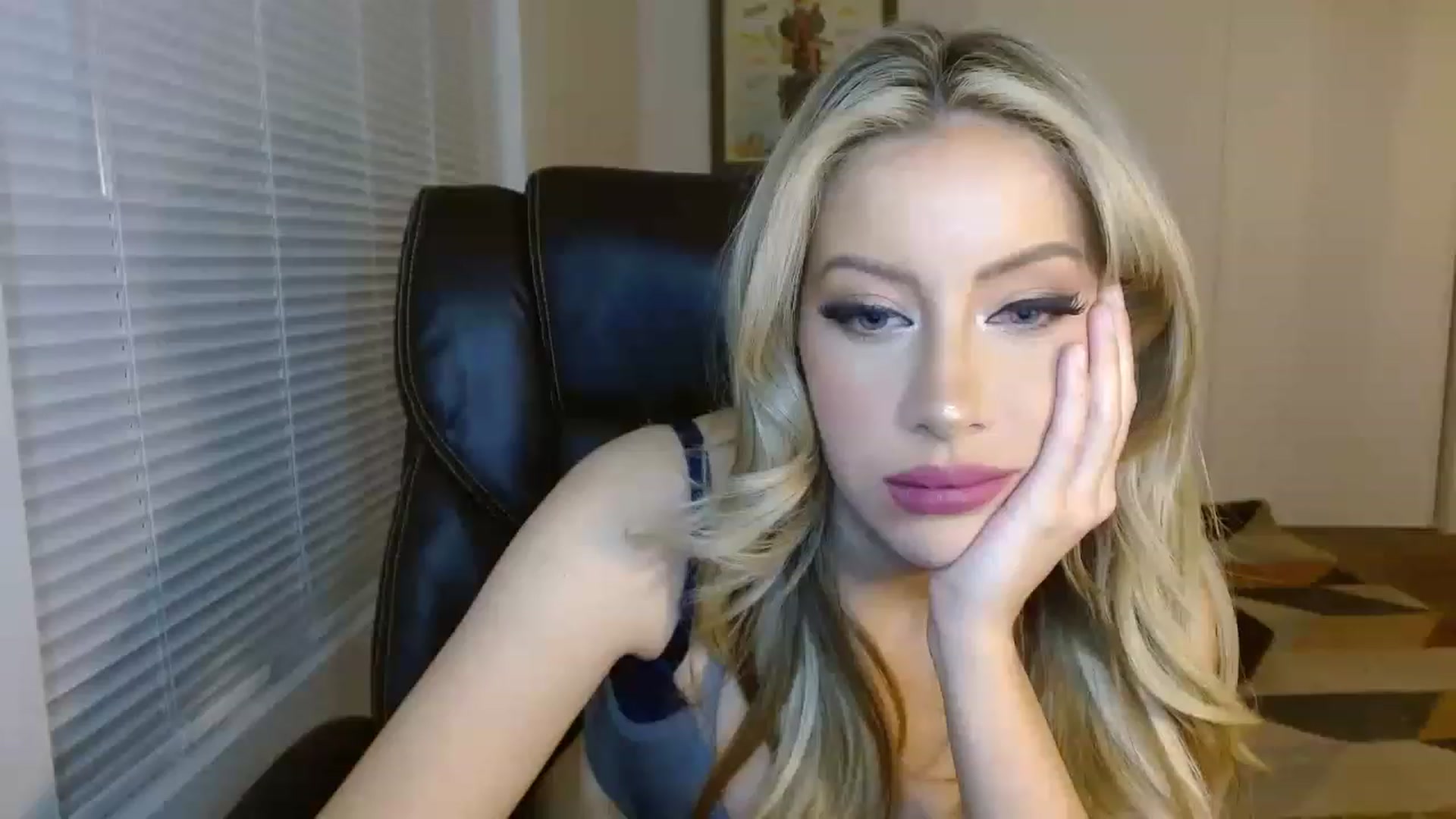 Gallery image thumbnail from SamIvery's myfreecams stream on, 11/15/2022, 07:50 image 7 of 20