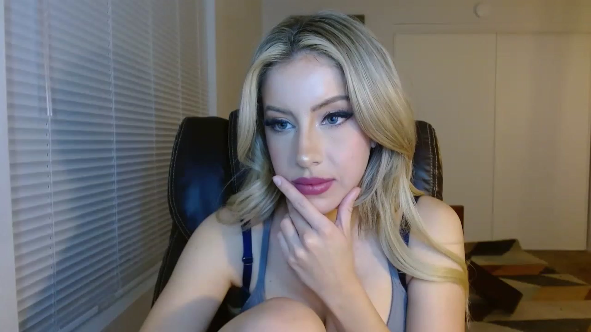 Gallery image thumbnail from SamIvery's myfreecams stream on, 11/15/2022, 09:29 image 11 of 20
