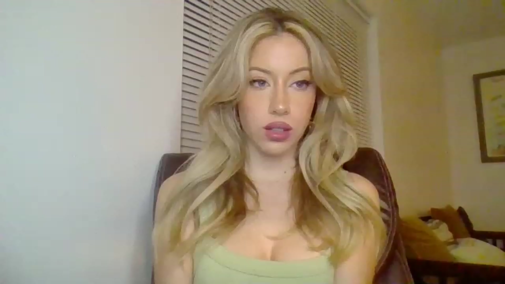 Gallery image thumbnail from SamIvery's myfreecams stream on, 11/16/2022, 08:27 image 1 of 20