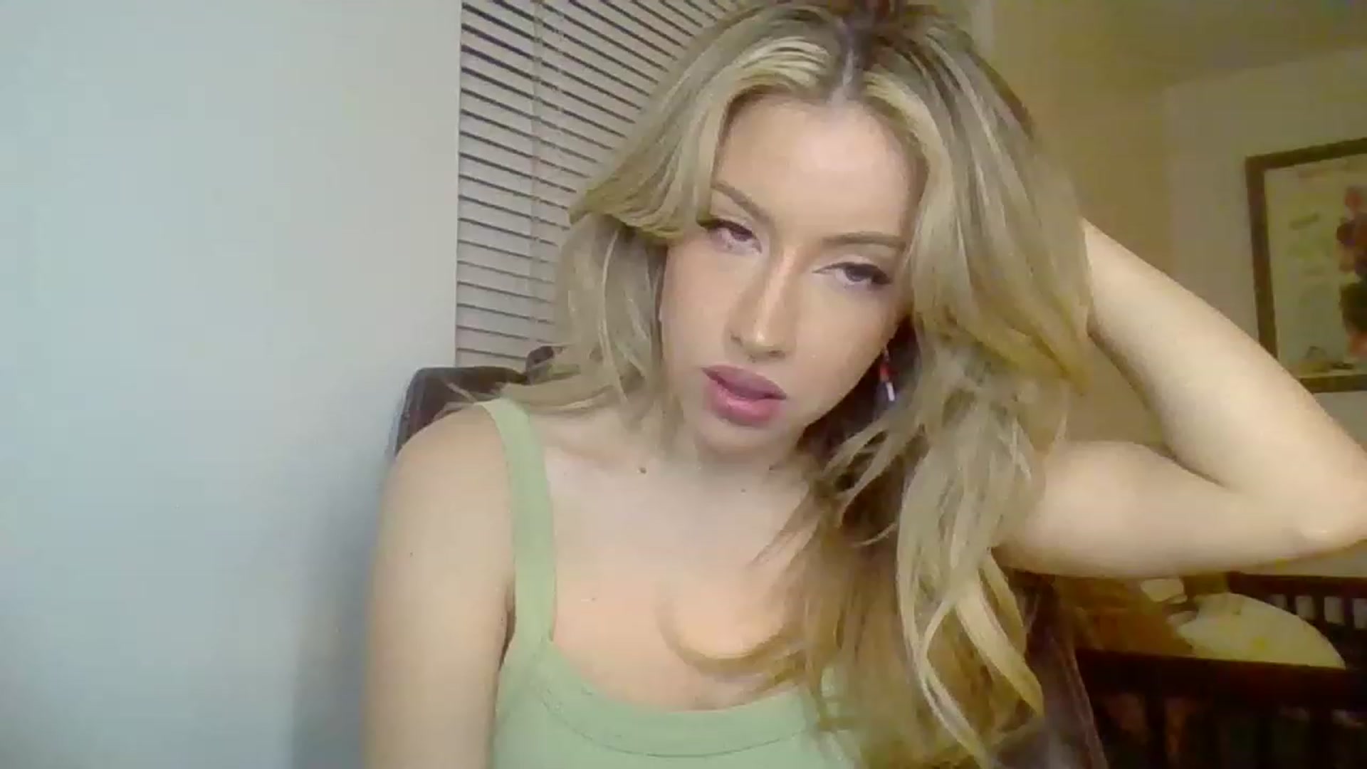 Gallery image thumbnail from SamIvery's myfreecams stream on, 11/16/2022, 08:27 image 3 of 20