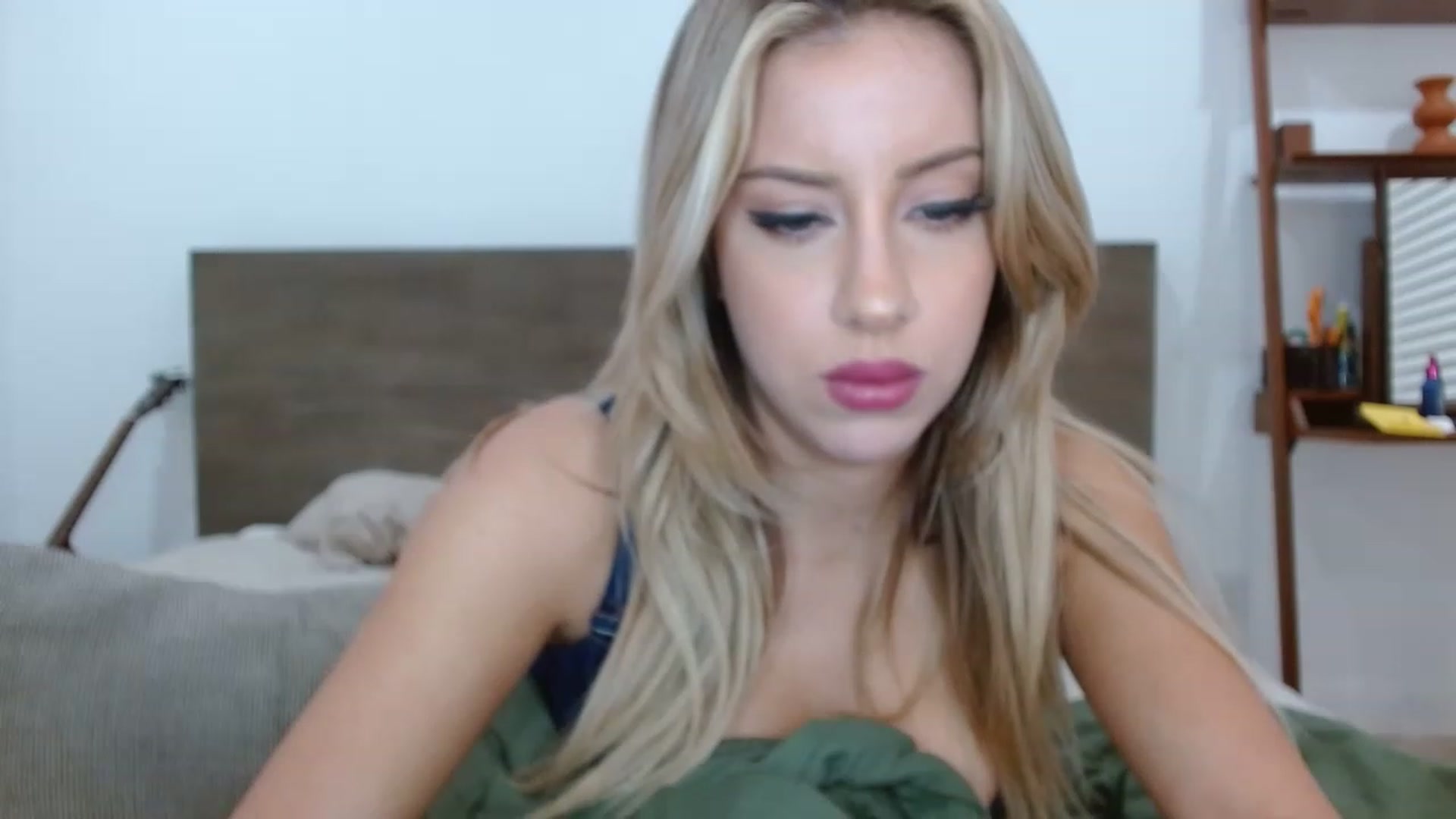 Gallery image thumbnail from SamIvery's myfreecams stream on, 11/26/2022, 03:20 image 18 of 20