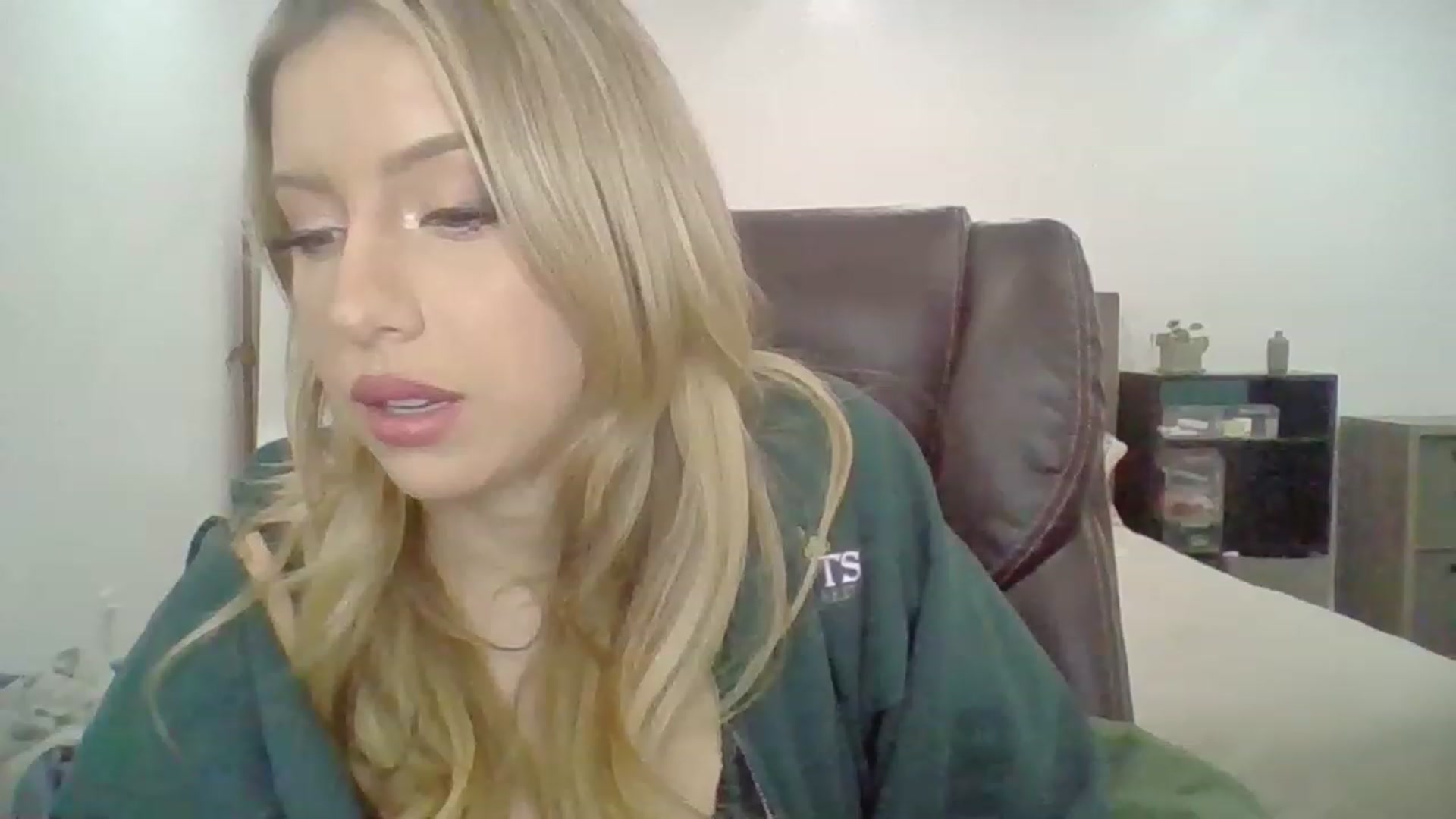 Gallery image thumbnail from SamIvery's myfreecams stream on, 12/02/2022, 06:50 image 3 of 20