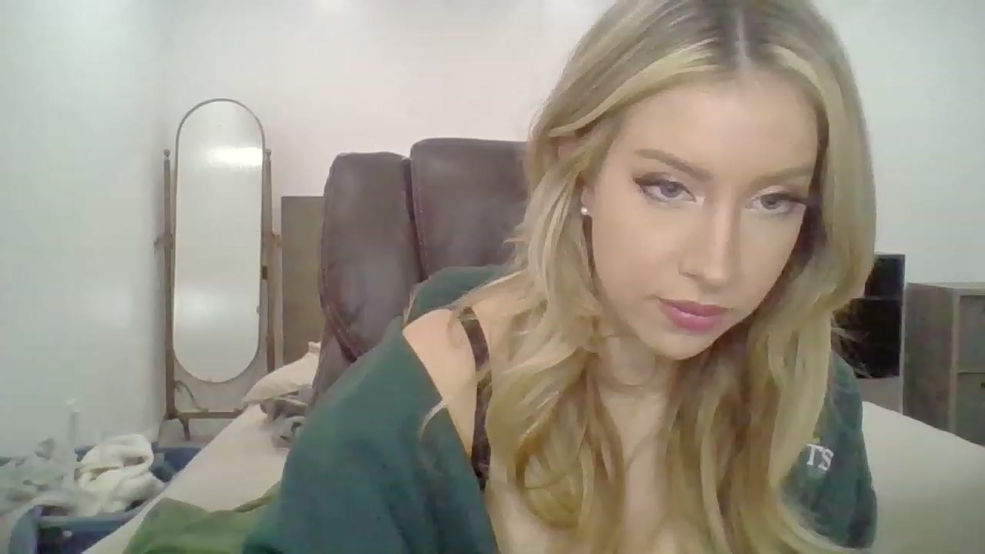 Gallery image thumbnail from SamIvery's myfreecams stream on, 12/02/2022, 06:50 image 1 of 20