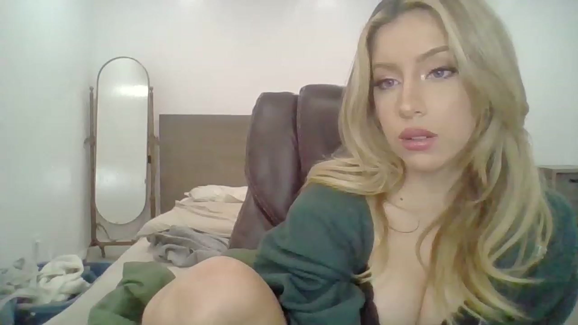 Gallery image thumbnail from SamIvery's myfreecams stream on, 12/02/2022, 06:50 image 13 of 20