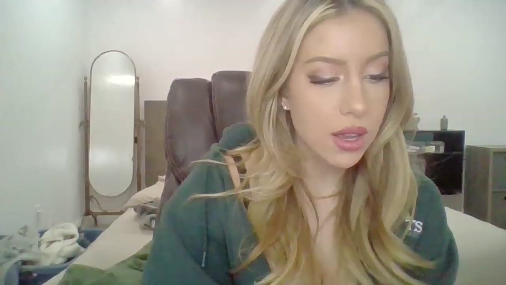 Gallery image thumbnail from SamIvery's myfreecams stream on, 12/02/2022, 06:50 image 6 of 20