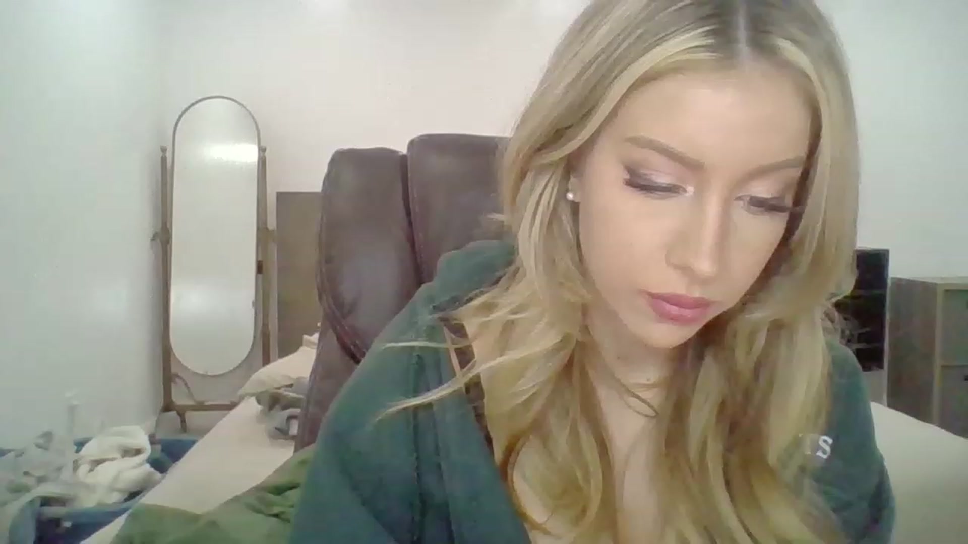 Gallery image thumbnail from SamIvery's myfreecams stream on, 12/02/2022, 06:50 image 5 of 20