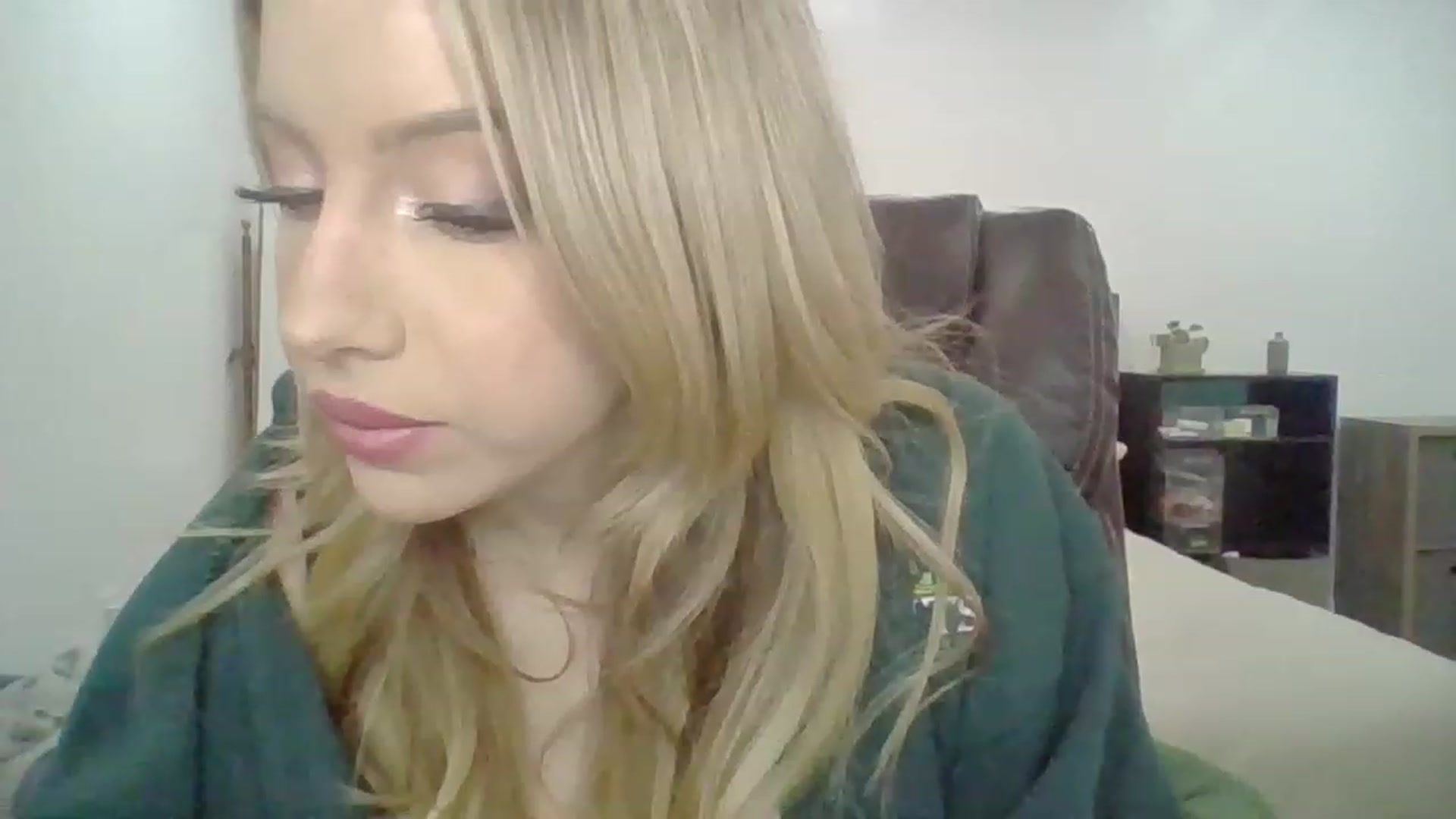 Gallery image thumbnail from SamIvery's myfreecams stream on, 12/02/2022, 06:50 image 4 of 20