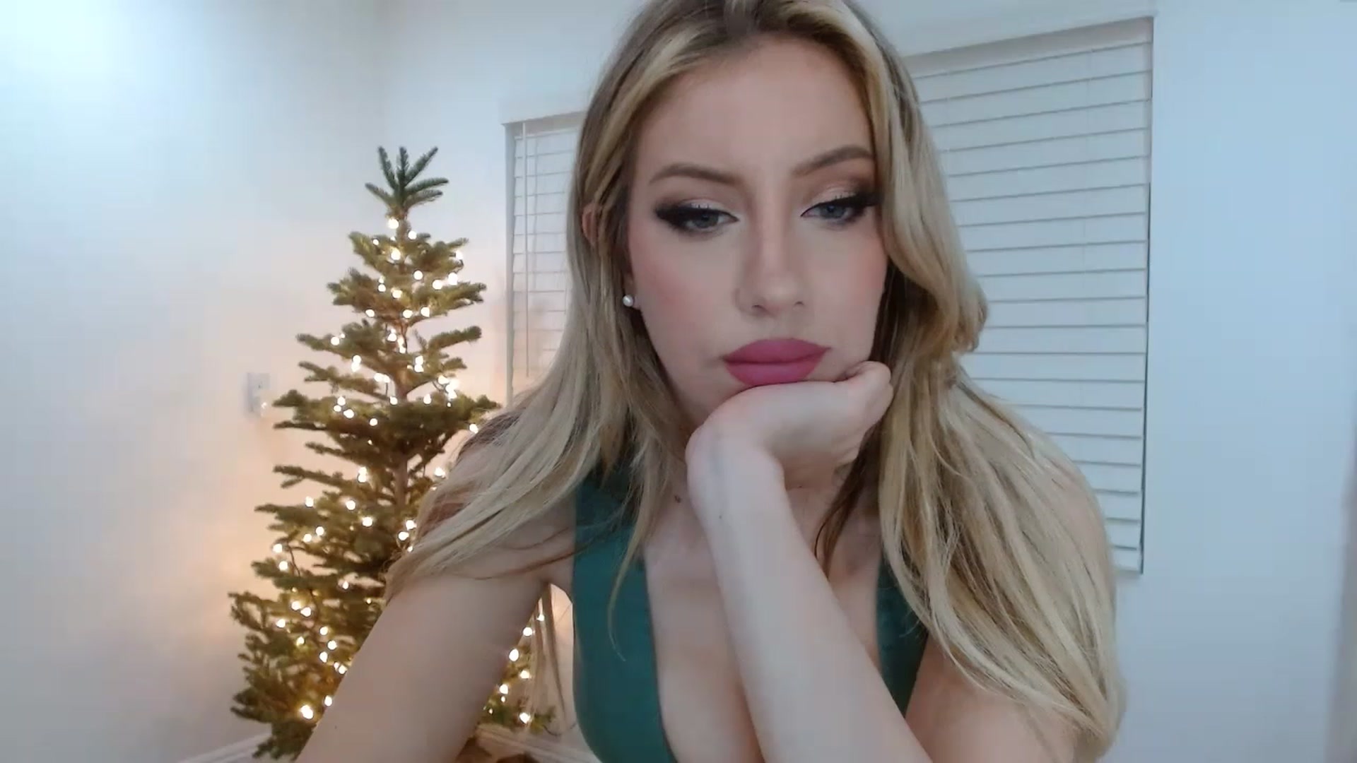 Gallery image thumbnail from SamIvery's myfreecams stream on, 12/16/2022, 01:23 image 9 of 20