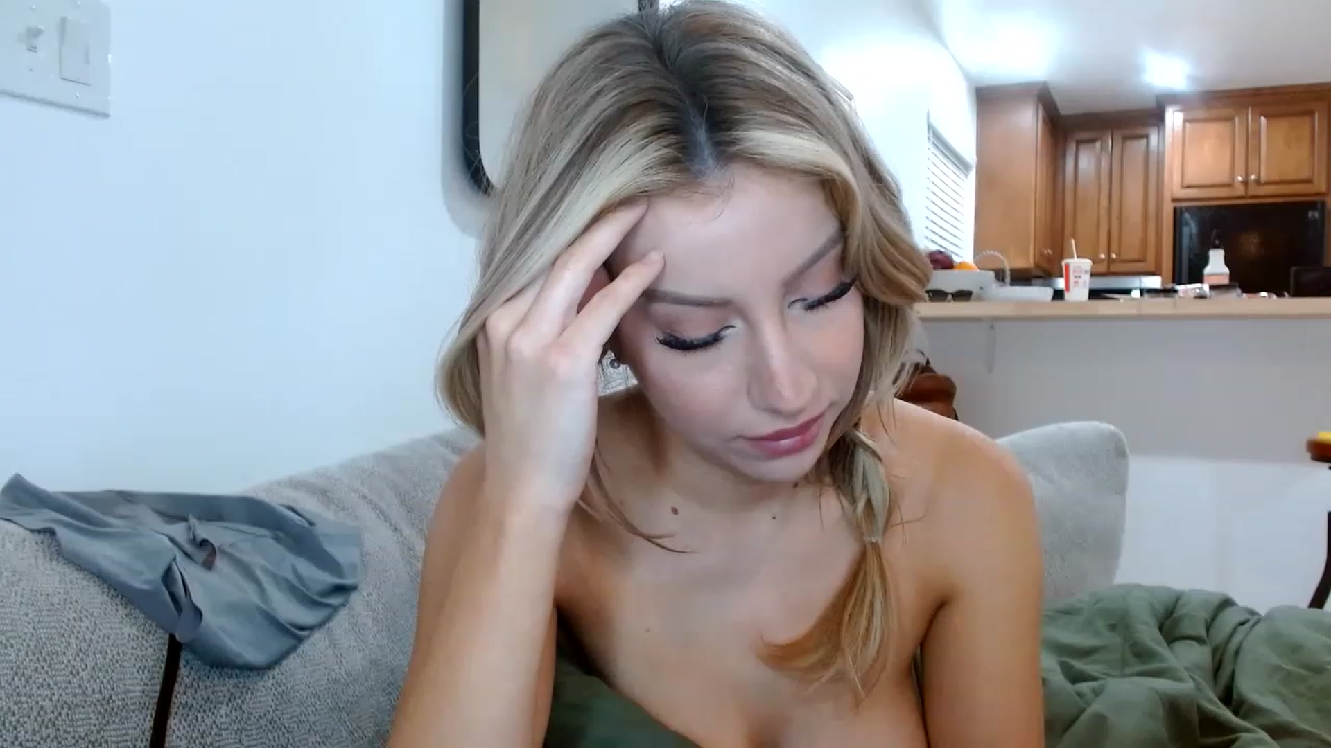 Gallery image thumbnail from SamIvery's myfreecams stream on, 12/20/2022, 05:07 image 19 of 20