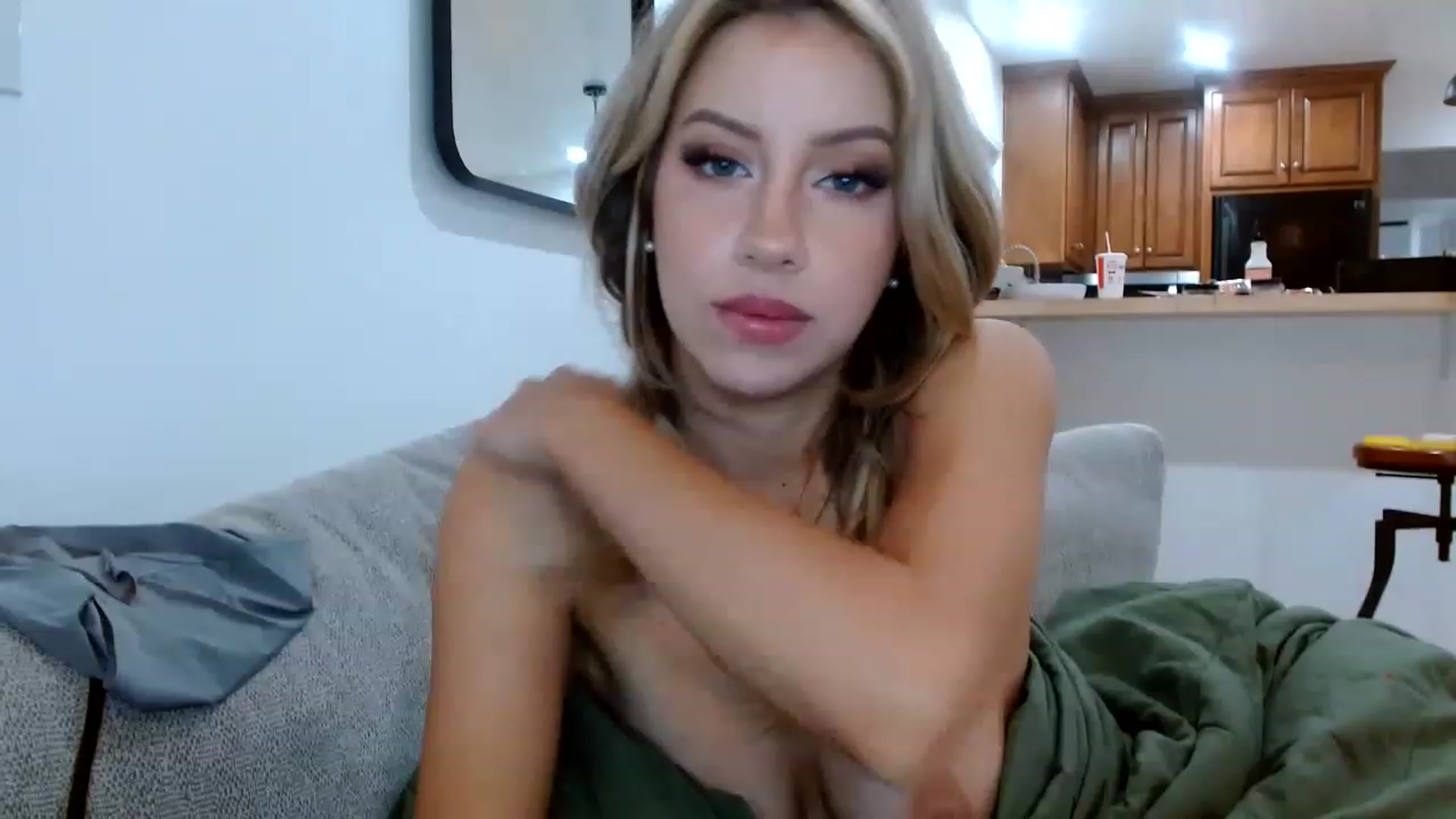 Gallery image thumbnail from SamIvery's myfreecams stream on, 12/20/2022, 05:07 image 1 of 20