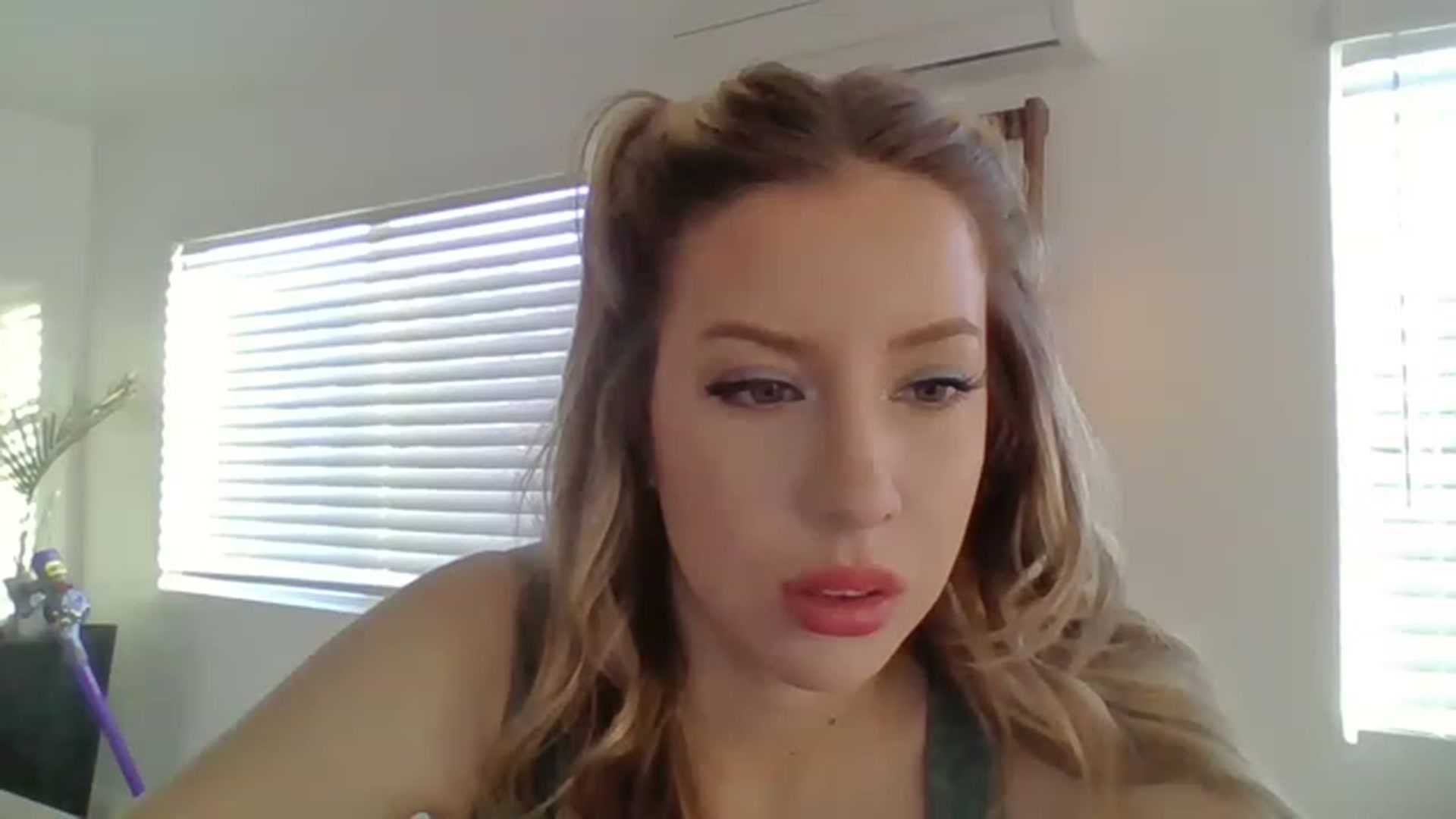 Gallery image thumbnail from SamIvery's myfreecams stream on, 03/10/2023, 01:27 image 3 of 20