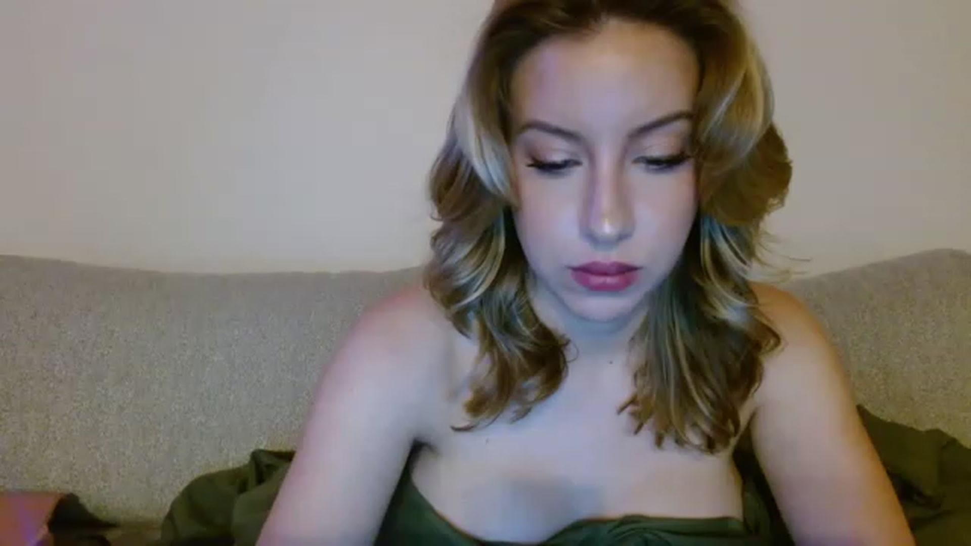 Gallery image thumbnail from SamIvery's myfreecams stream on, 04/20/2023, 05:05 image 12 of 20