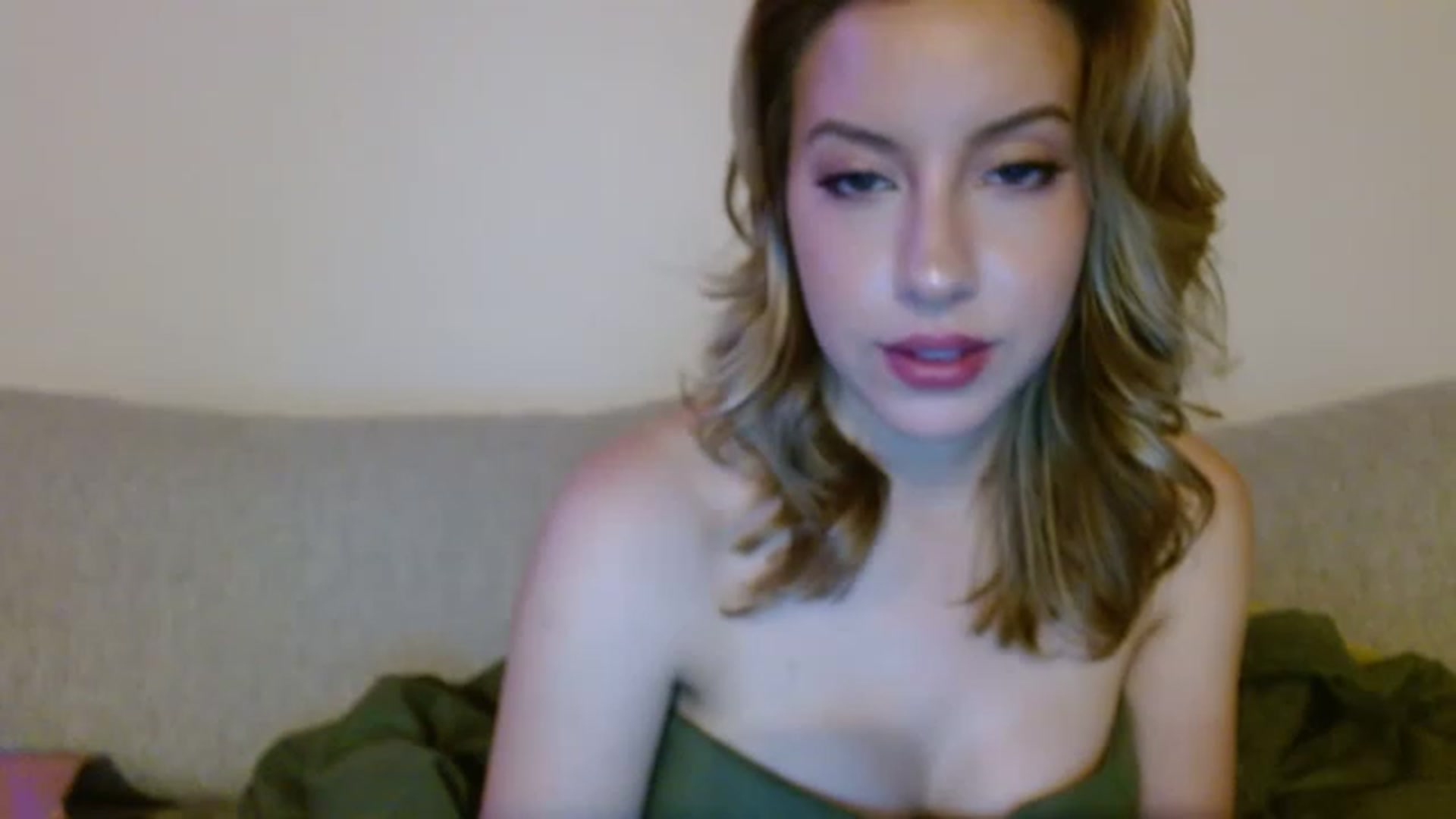 Gallery image thumbnail from SamIvery's myfreecams stream on, 04/20/2023, 05:05 image 20 of 20