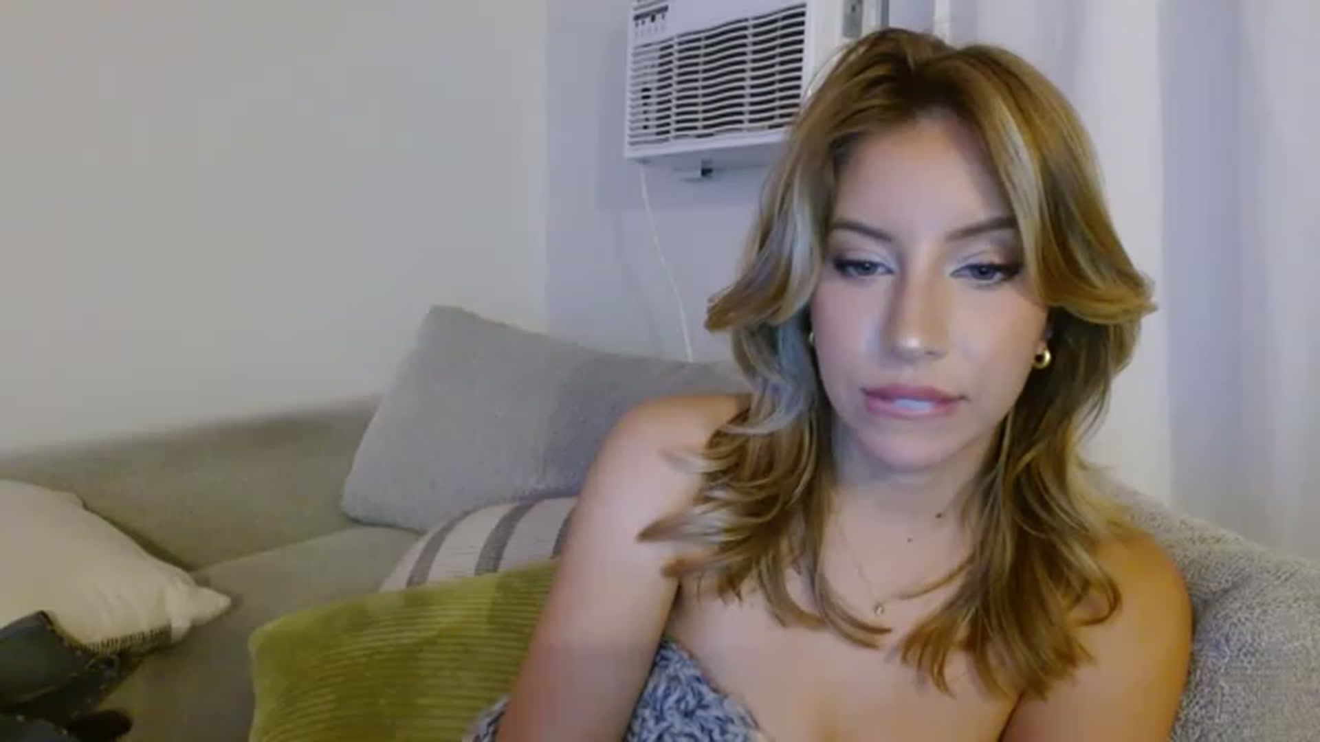 Gallery image thumbnail from SamIvery's myfreecams stream on, 05/18/2023, 06:10 image 19 of 20