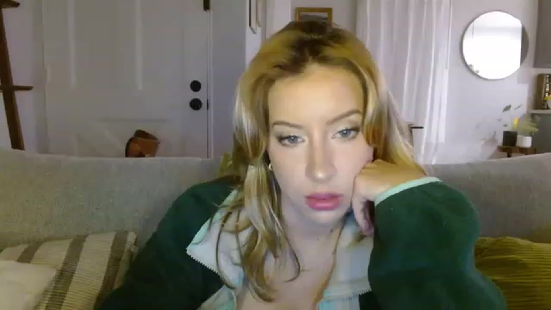 Gallery image thumbnail from SamIvery's myfreecams stream on, 06/01/2023, 03:55 image 11 of 20