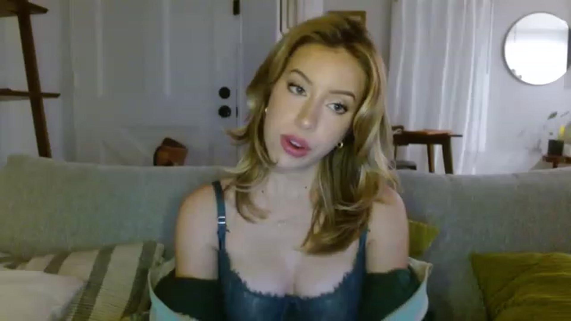 Gallery image thumbnail from SamIvery's myfreecams stream on, 06/01/2023, 03:55 image 16 of 20