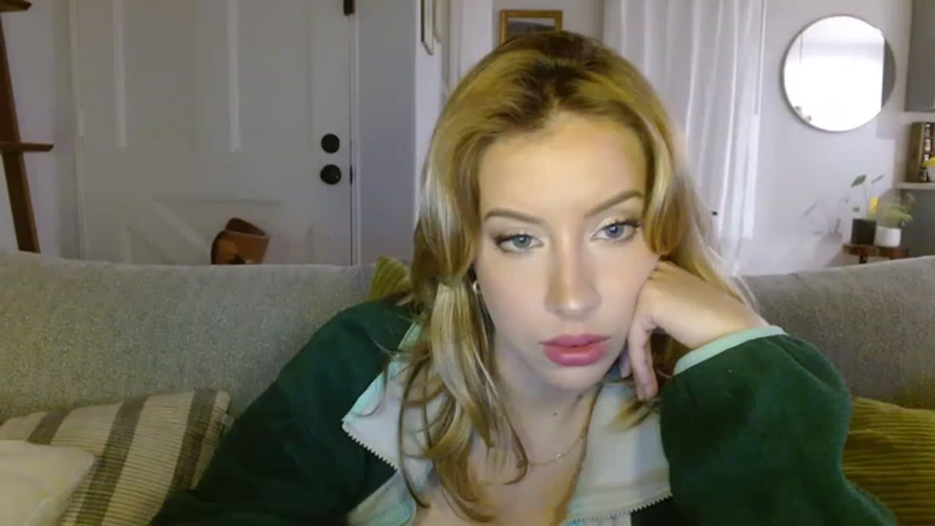 Gallery image thumbnail from SamIvery's myfreecams stream on, 06/01/2023, 03:55 image 12 of 20