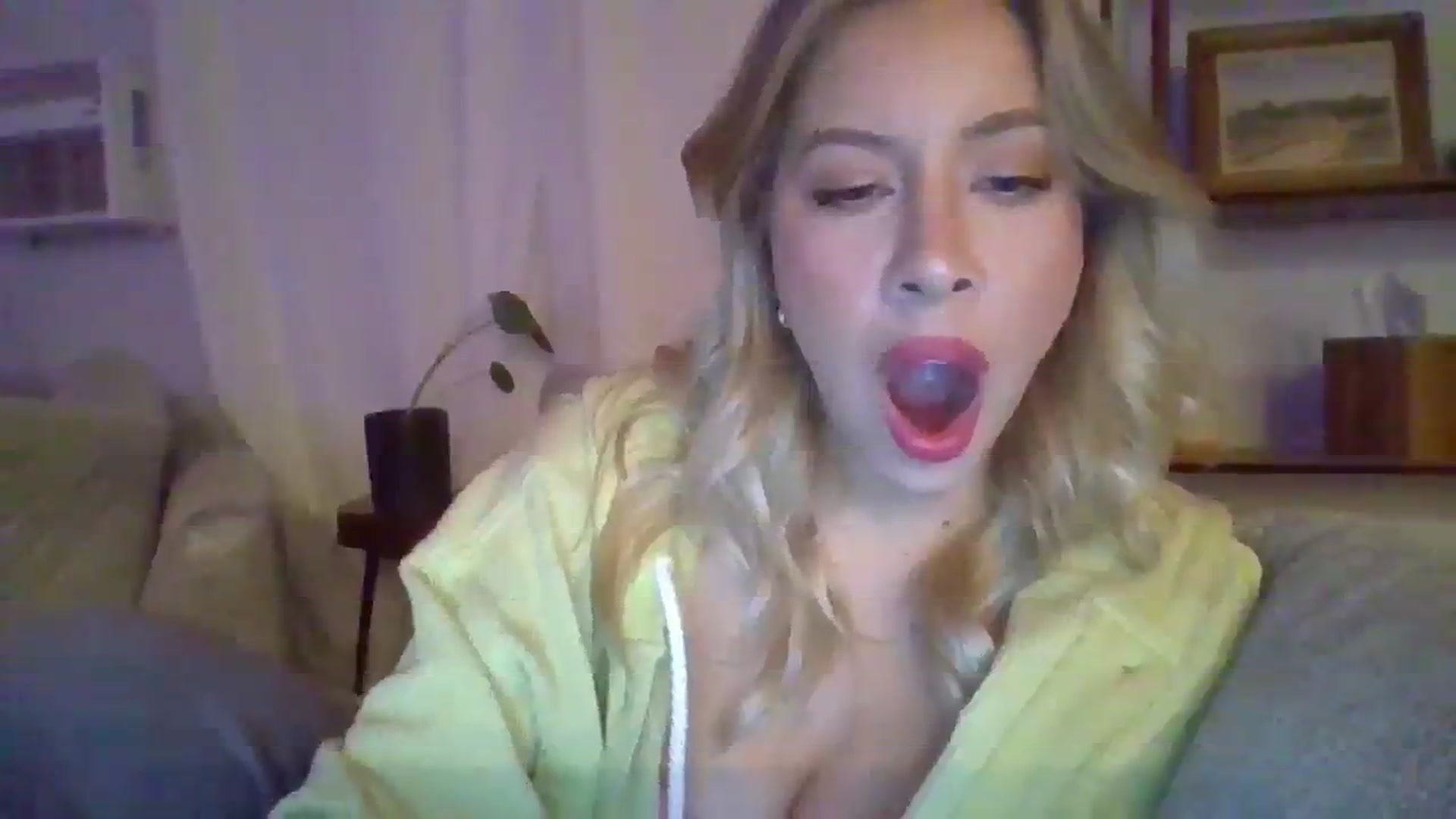 Gallery image thumbnail from SamIvery's myfreecams stream on, 07/25/2023, 05:35 image 6 of 20