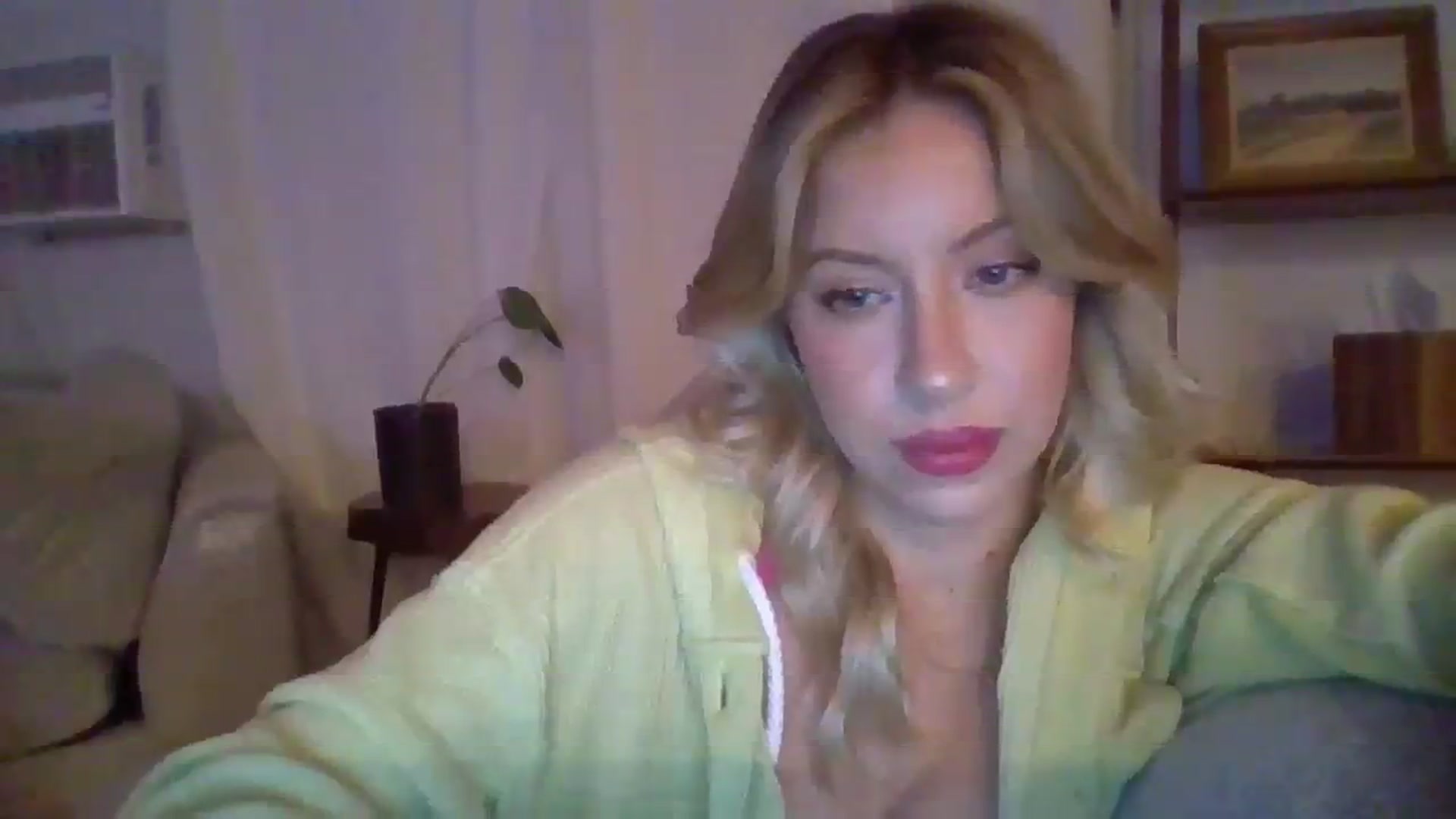 Gallery image thumbnail from SamIvery's myfreecams stream on, 07/25/2023, 05:35 image 17 of 20