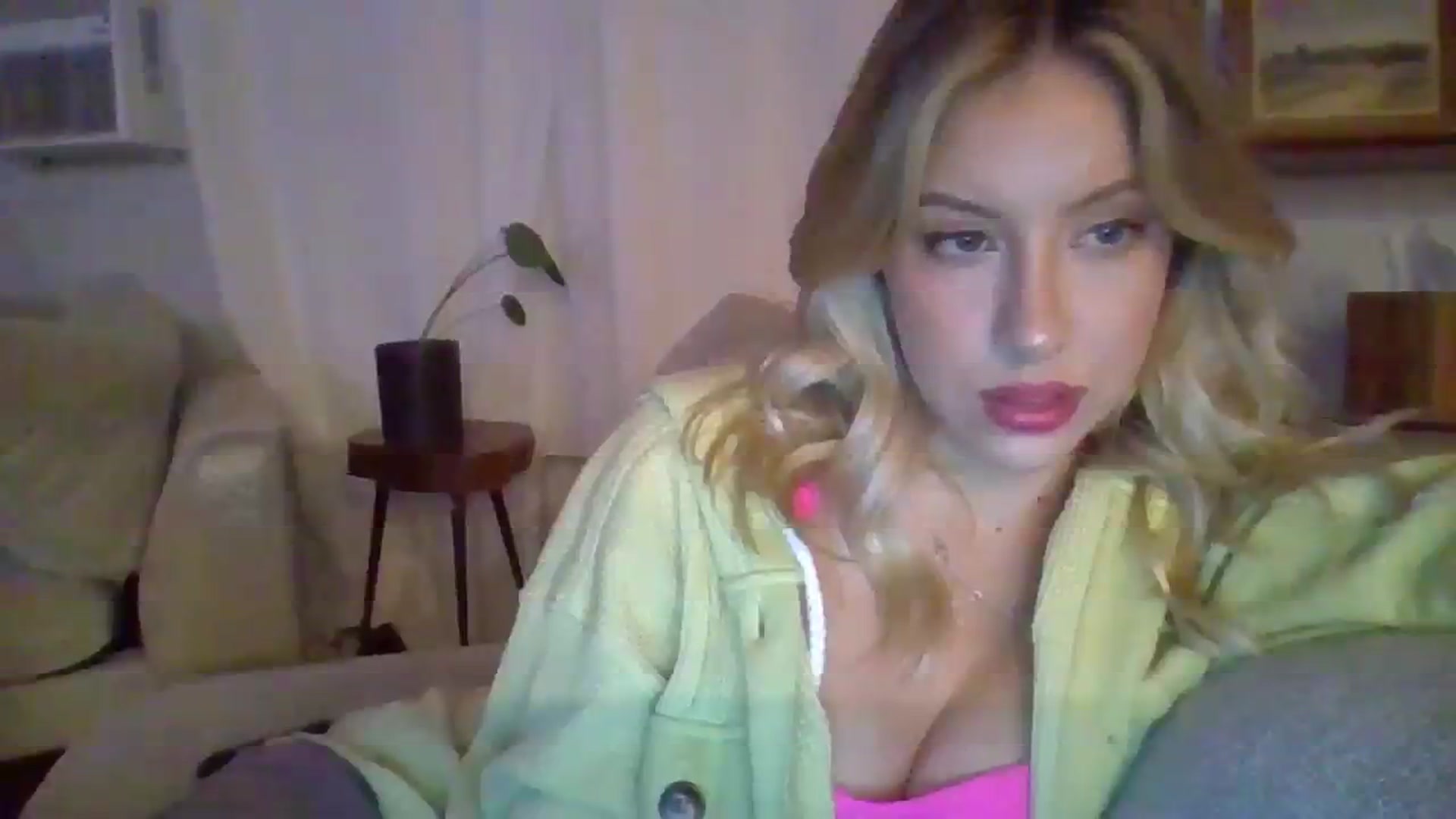 Gallery image thumbnail from SamIvery's myfreecams stream on, 07/25/2023, 05:35 image 19 of 20