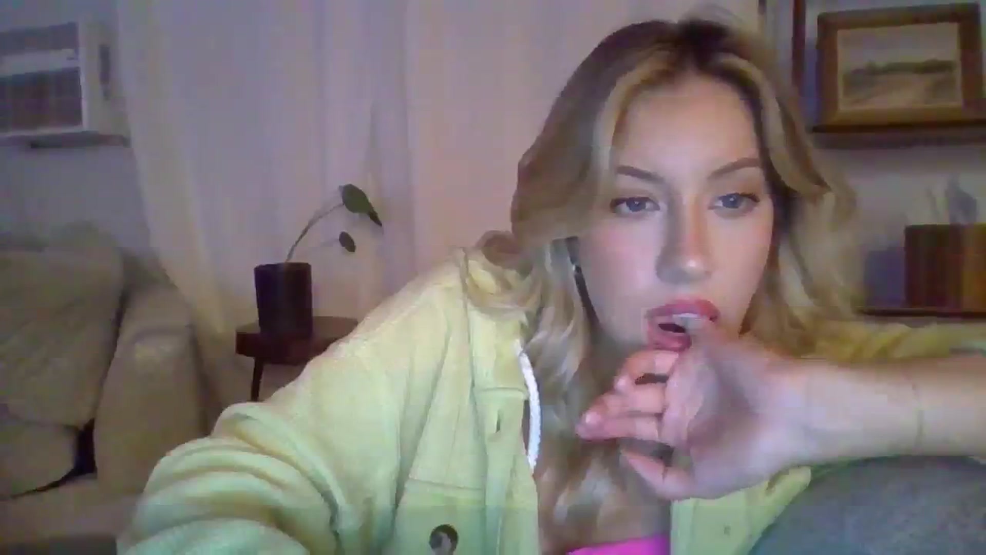 Gallery image thumbnail from SamIvery's myfreecams stream on, 07/25/2023, 05:35 image 15 of 20