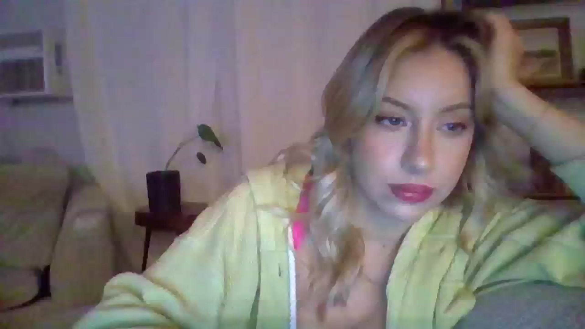 Gallery image thumbnail from SamIvery's myfreecams stream on, 07/25/2023, 05:35 image 11 of 20