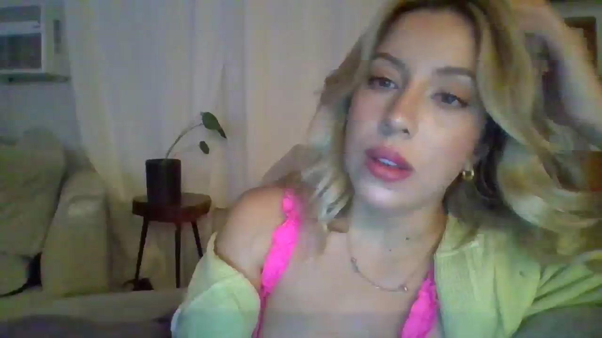 Gallery image thumbnail from SamIvery's myfreecams stream on, 07/25/2023, 06:41 image 16 of 20